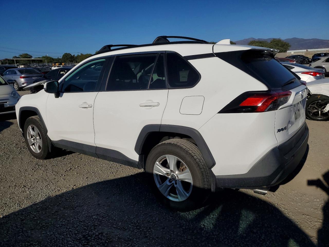 2021 Toyota Rav4 Xle White vin: 2T3W1RFV8MC139603
