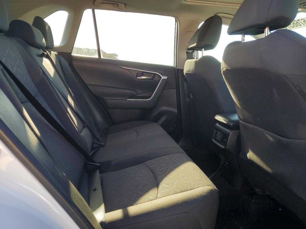 2021 Toyota Rav4 Xle White vin: 2T3W1RFV8MC139603