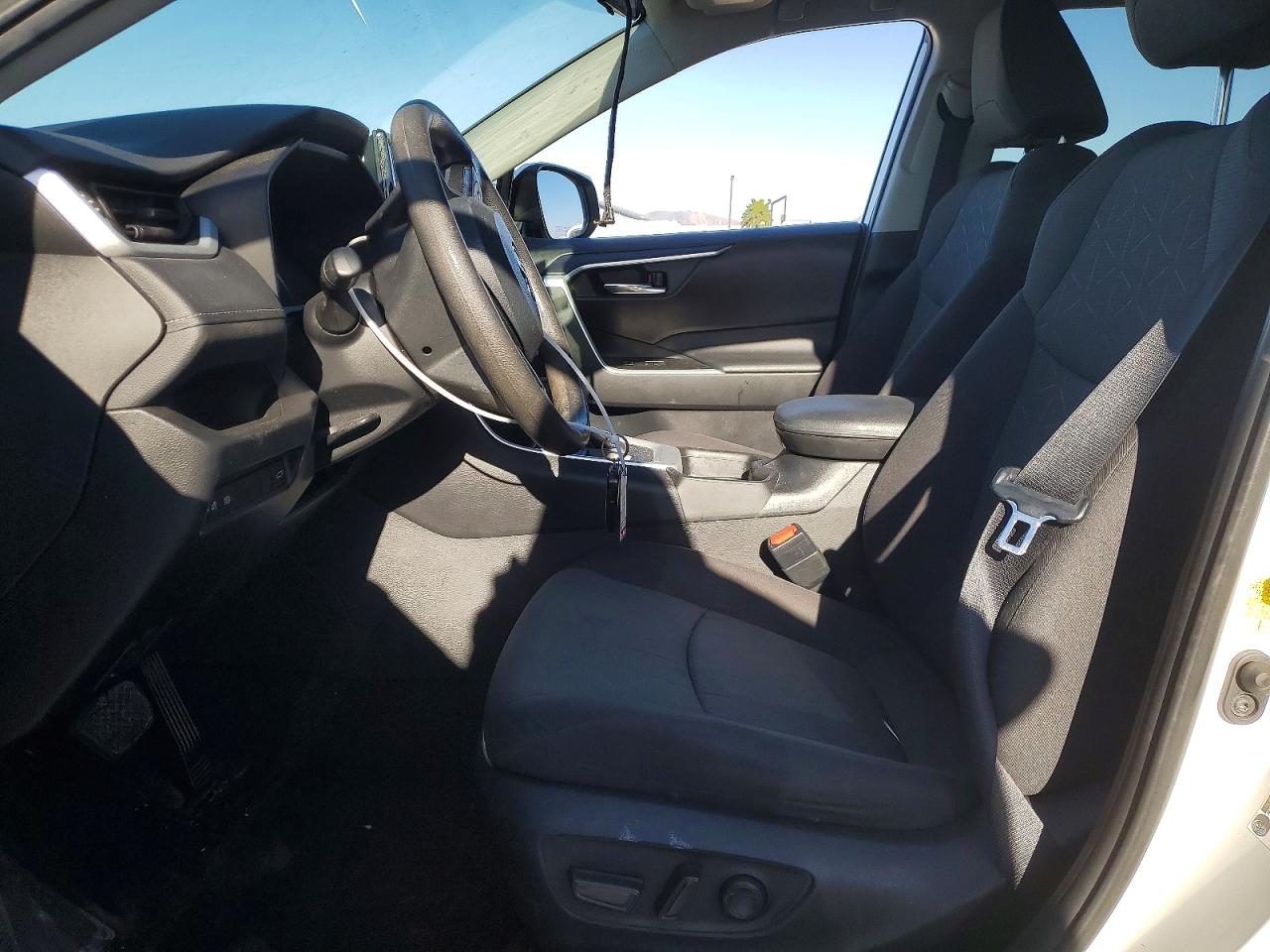2021 Toyota Rav4 Xle White vin: 2T3W1RFV8MC139603
