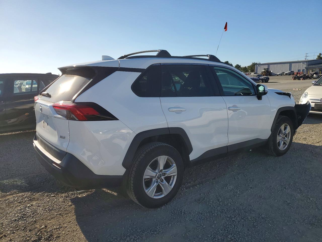 2021 Toyota Rav4 Xle White vin: 2T3W1RFV8MC139603