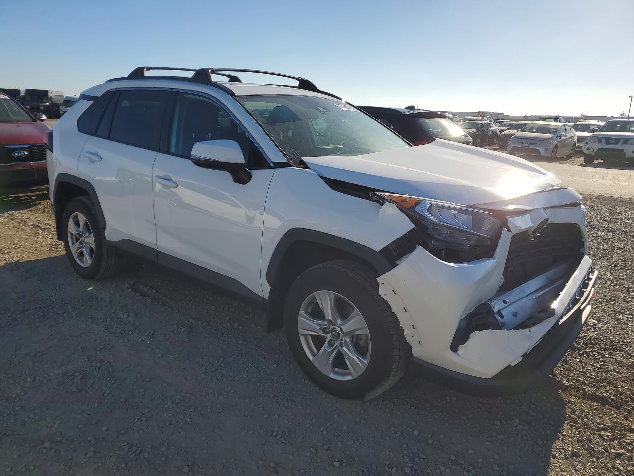 2021 Toyota Rav4 Xle White vin: 2T3W1RFV8MC139603