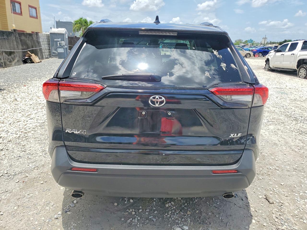 2022 Toyota Rav4 Xle Black vin: 2T3W1RFV8NC196756