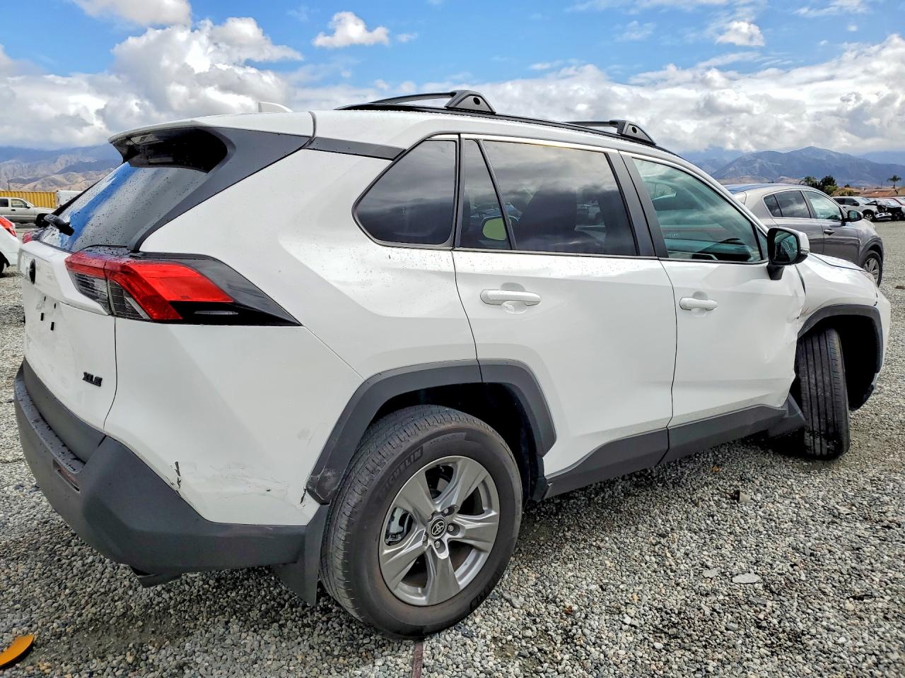 2025 Toyota Rav4 Xle Белый vin: 2T3W1RFV8SW442411