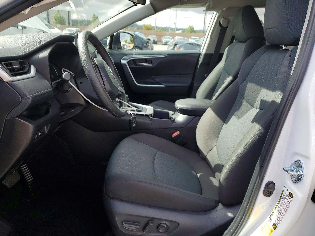 2025 Toyota Rav4 Xle Белый vin: 2T3W1RFV8SW442411