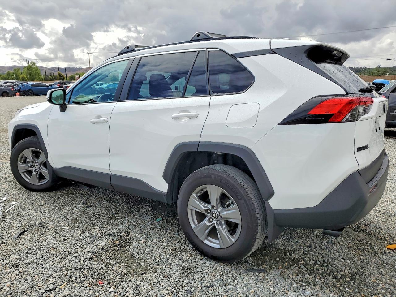 2025 Toyota Rav4 Xle Белый vin: 2T3W1RFV8SW442411