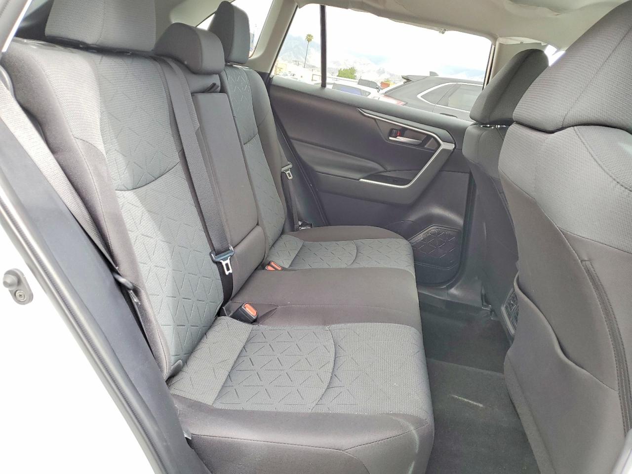 2025 Toyota Rav4 Xle Белый vin: 2T3W1RFV8SW442411