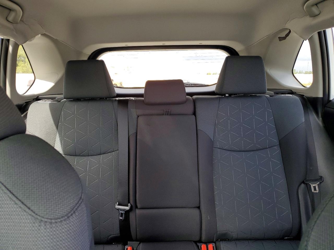 2025 Toyota Rav4 Xle Белый vin: 2T3W1RFV8SW442411
