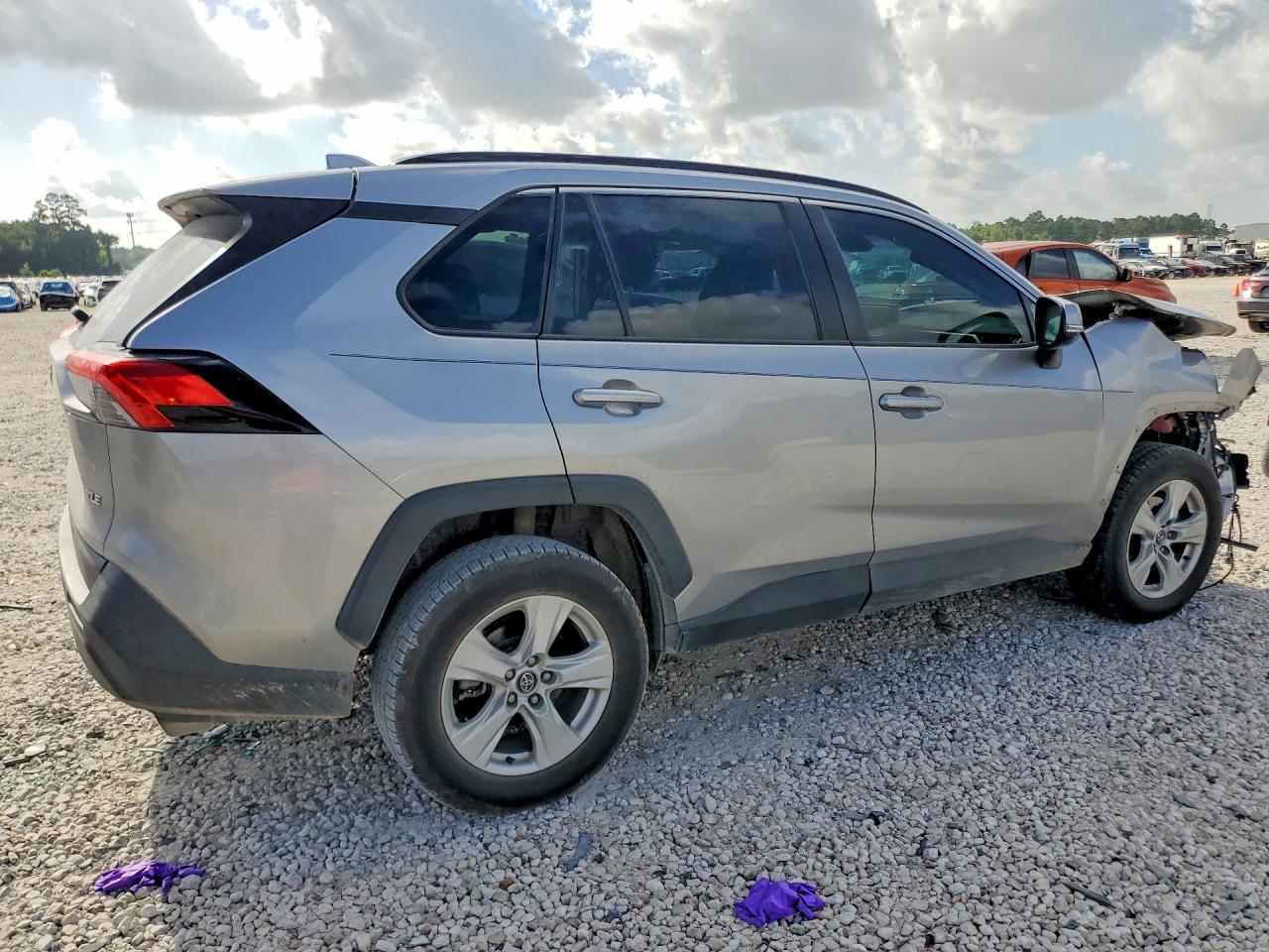 2020 Toyota Rav4 Xle Silver vin: 2T3W1RFV9LC062478