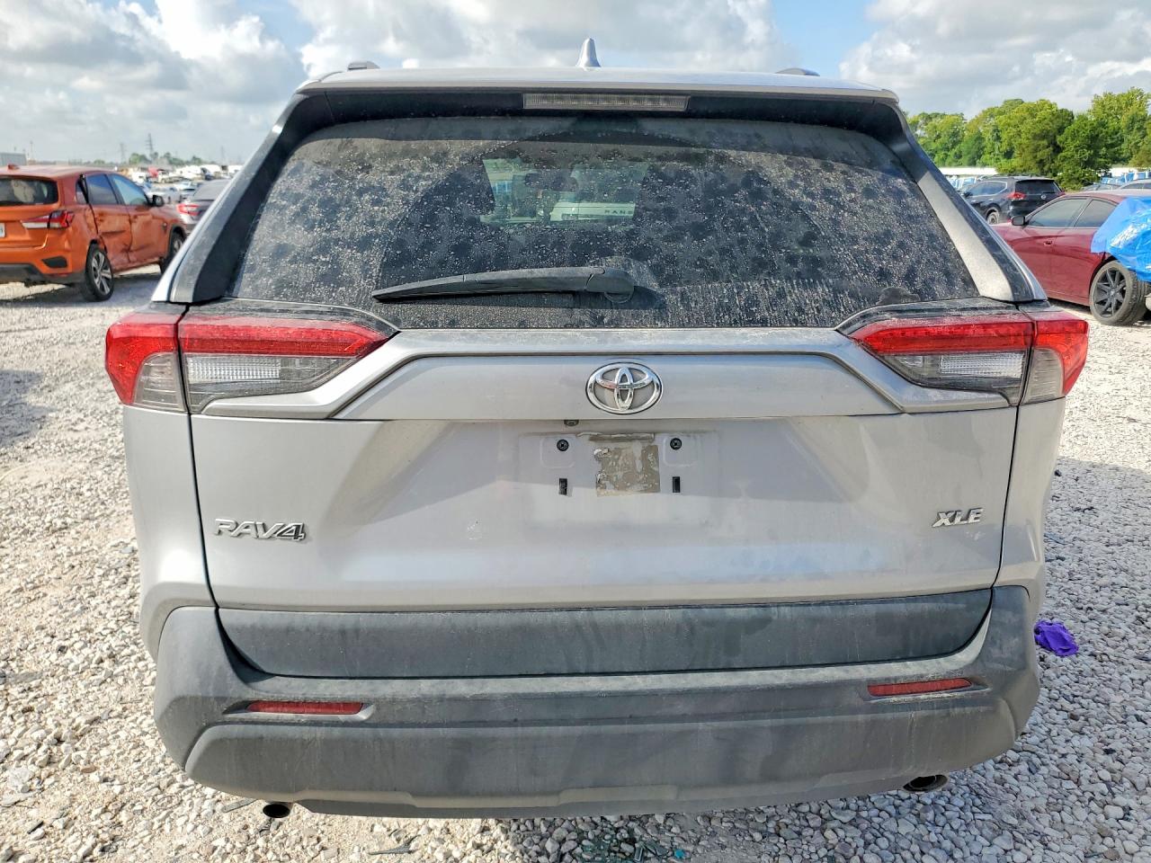 2020 Toyota Rav4 Xle Silver vin: 2T3W1RFV9LC062478