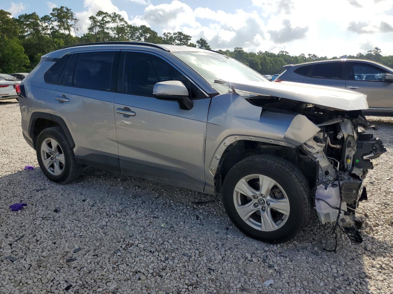 2020 Toyota Rav4 Xle Silver vin: 2T3W1RFV9LC062478