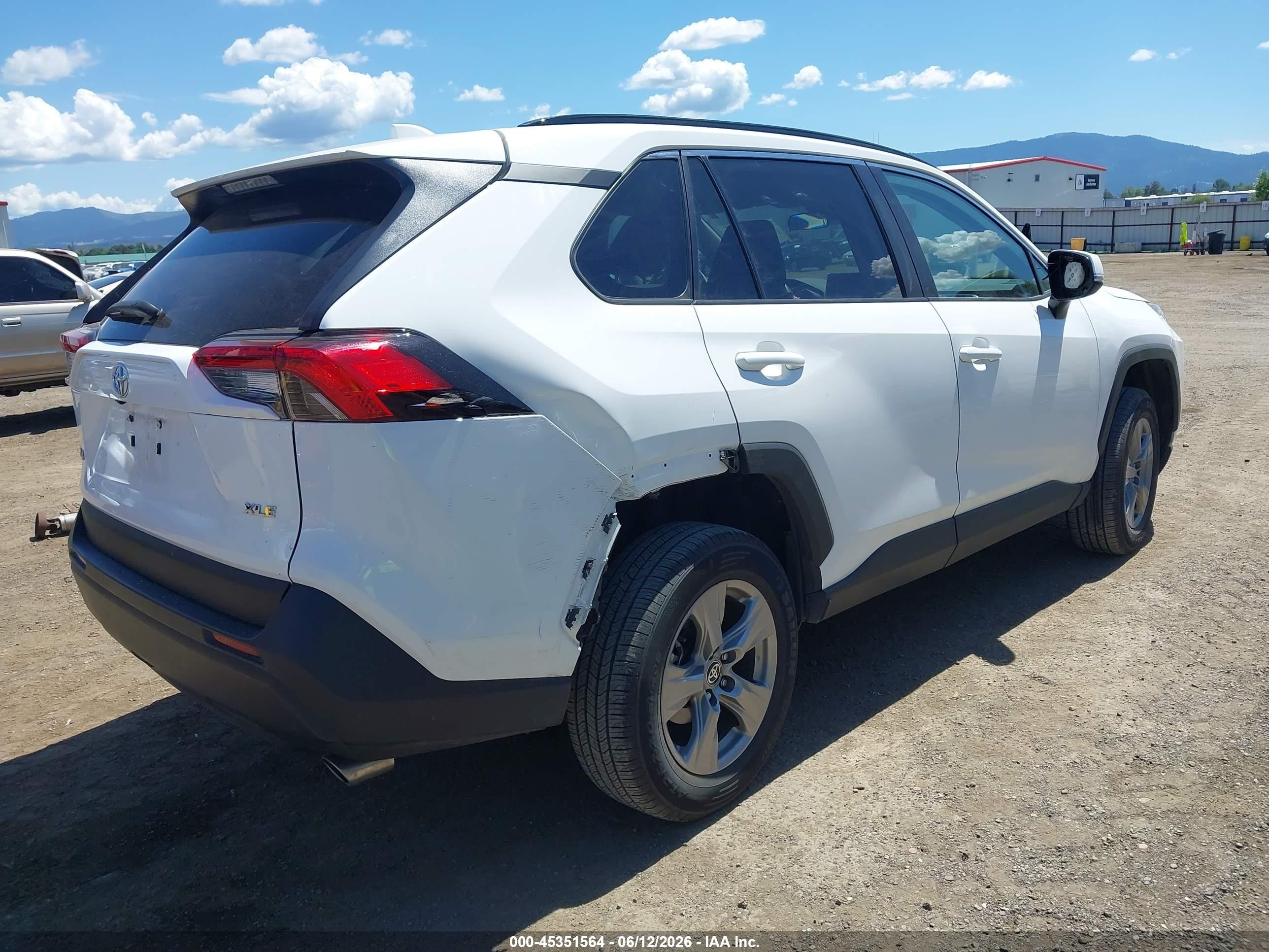 2024 Toyota Rav4 Xle Белый vin: 2T3W1RFVXRW339503