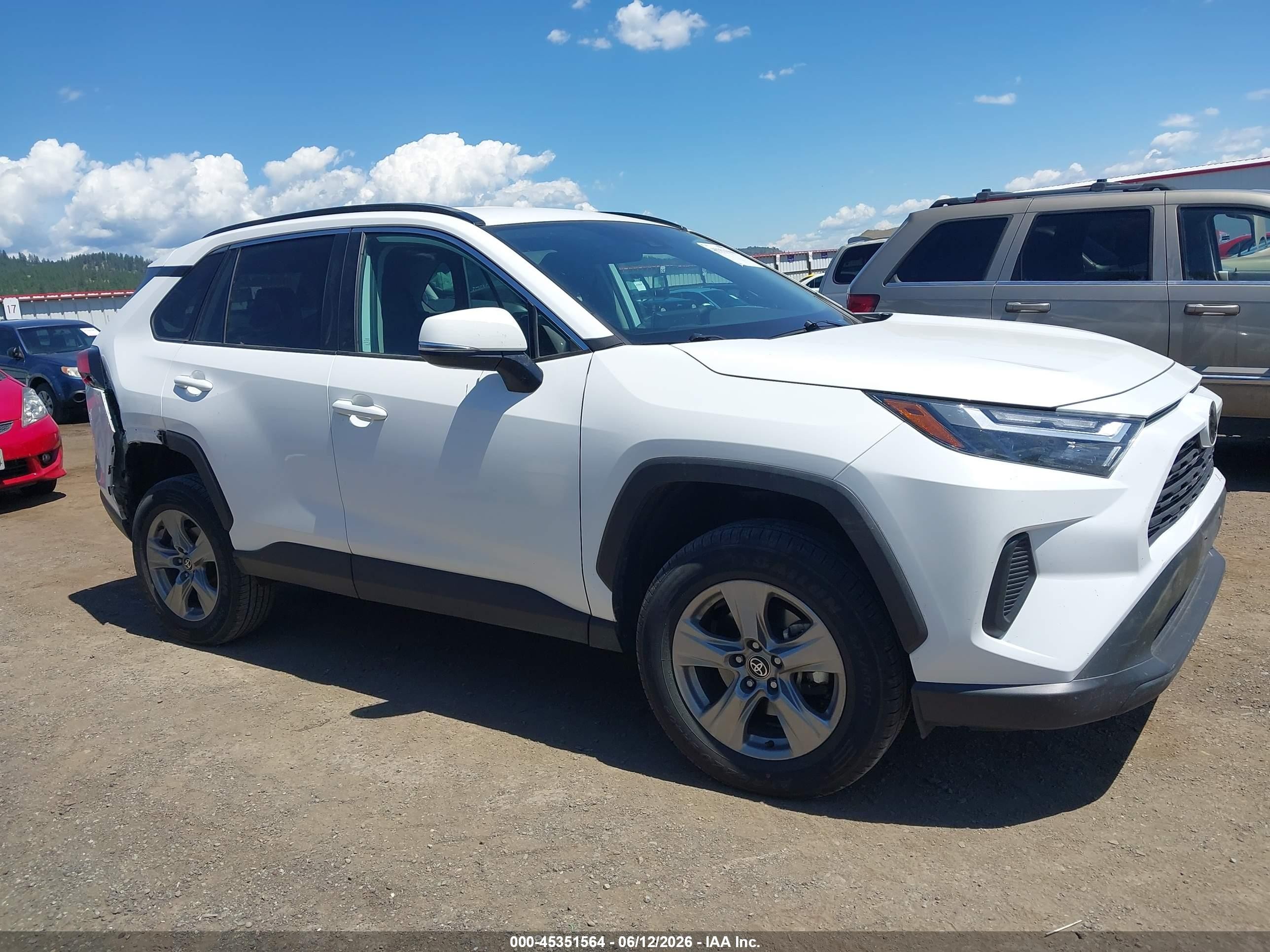 2024 Toyota Rav4 Xle Белый vin: 2T3W1RFVXRW339503