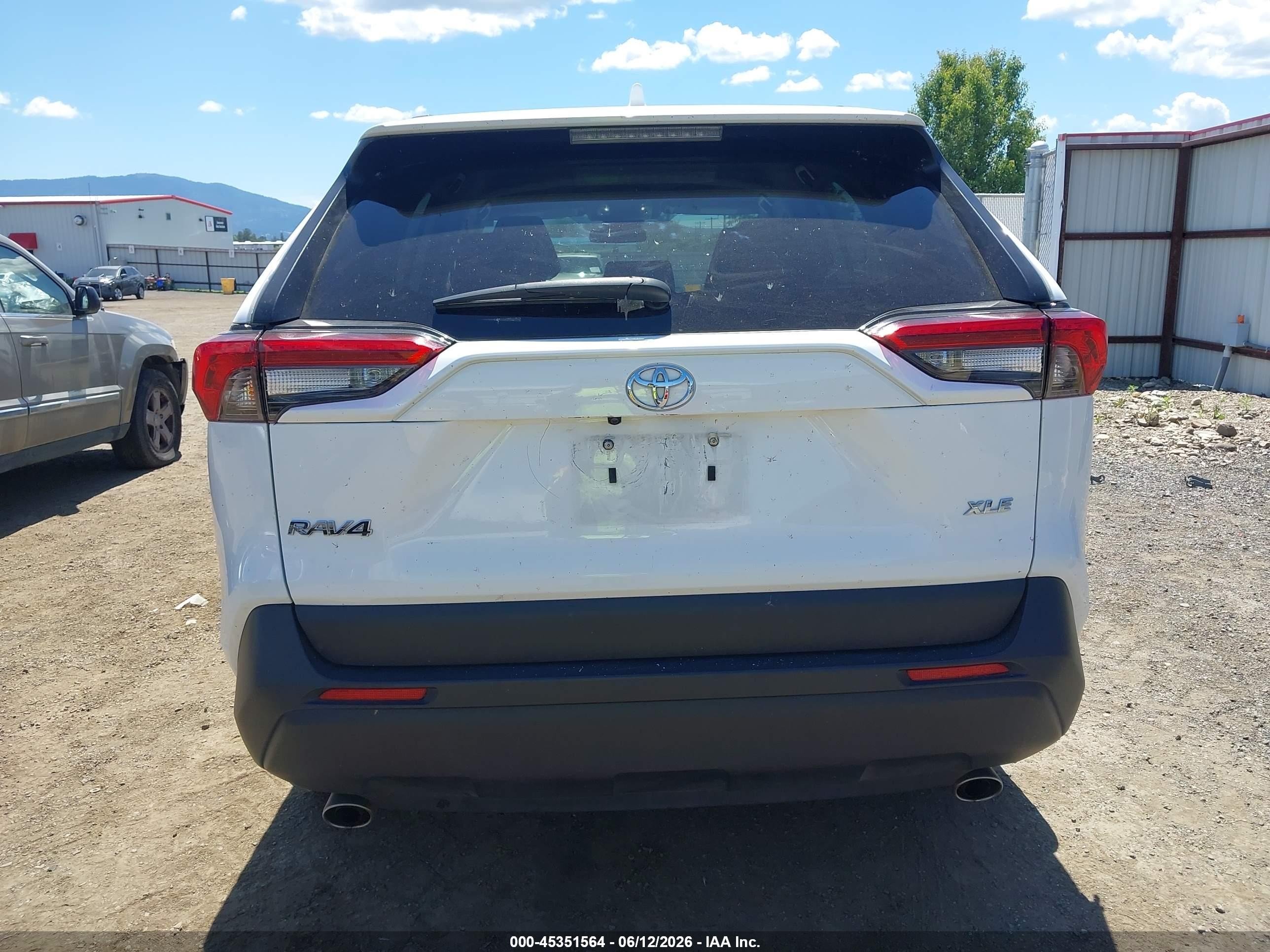 2024 Toyota Rav4 Xle Белый vin: 2T3W1RFVXRW339503