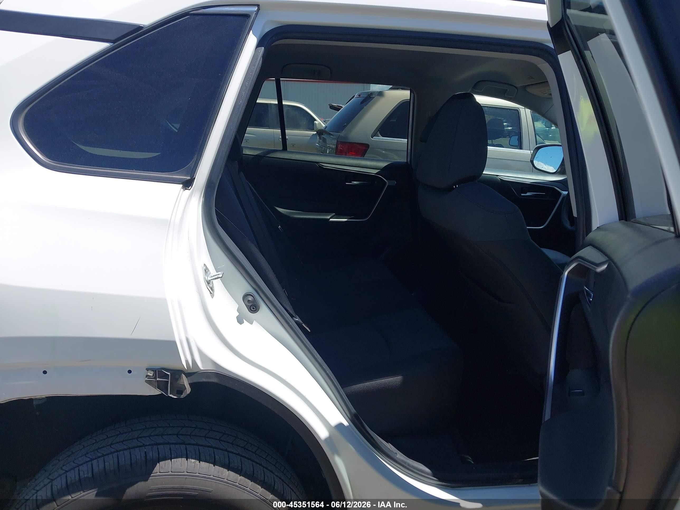 2024 Toyota Rav4 Xle Белый vin: 2T3W1RFVXRW339503