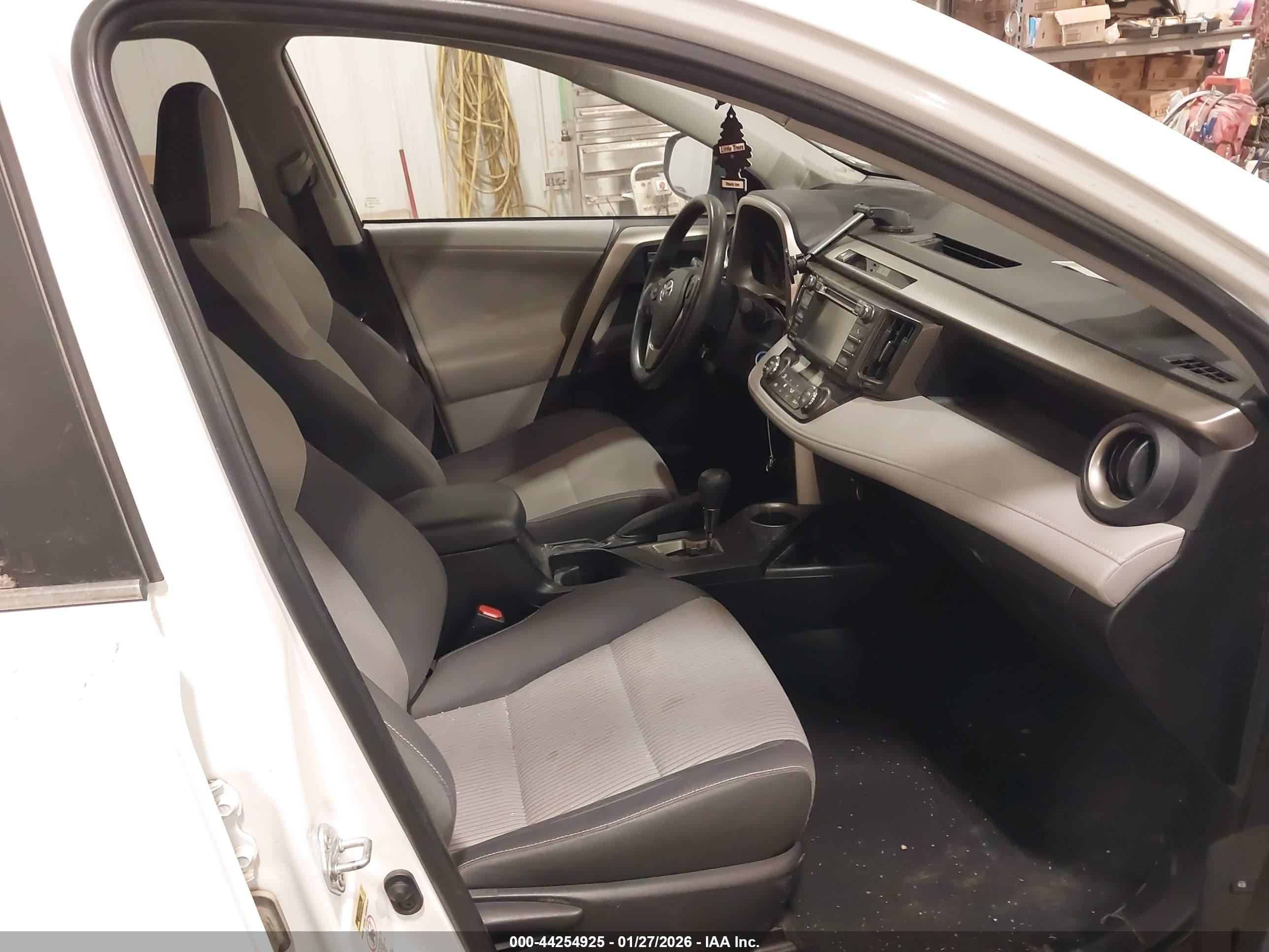 2013 Toyota Rav4 Xle White vin: 2T3WFREV0DW019473