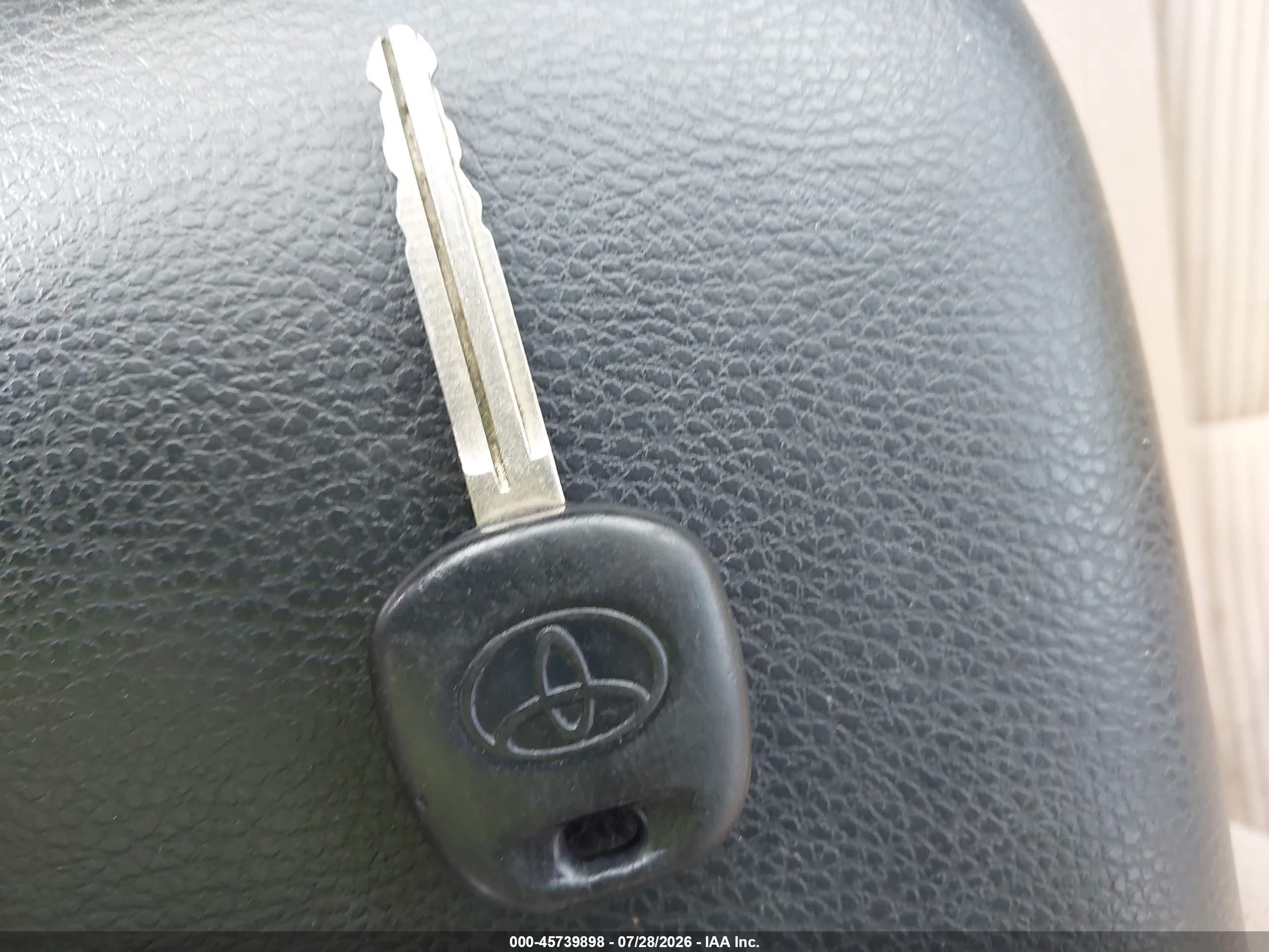 2013 Toyota Rav4 Xle White vin: 2T3WFREV0DW045703