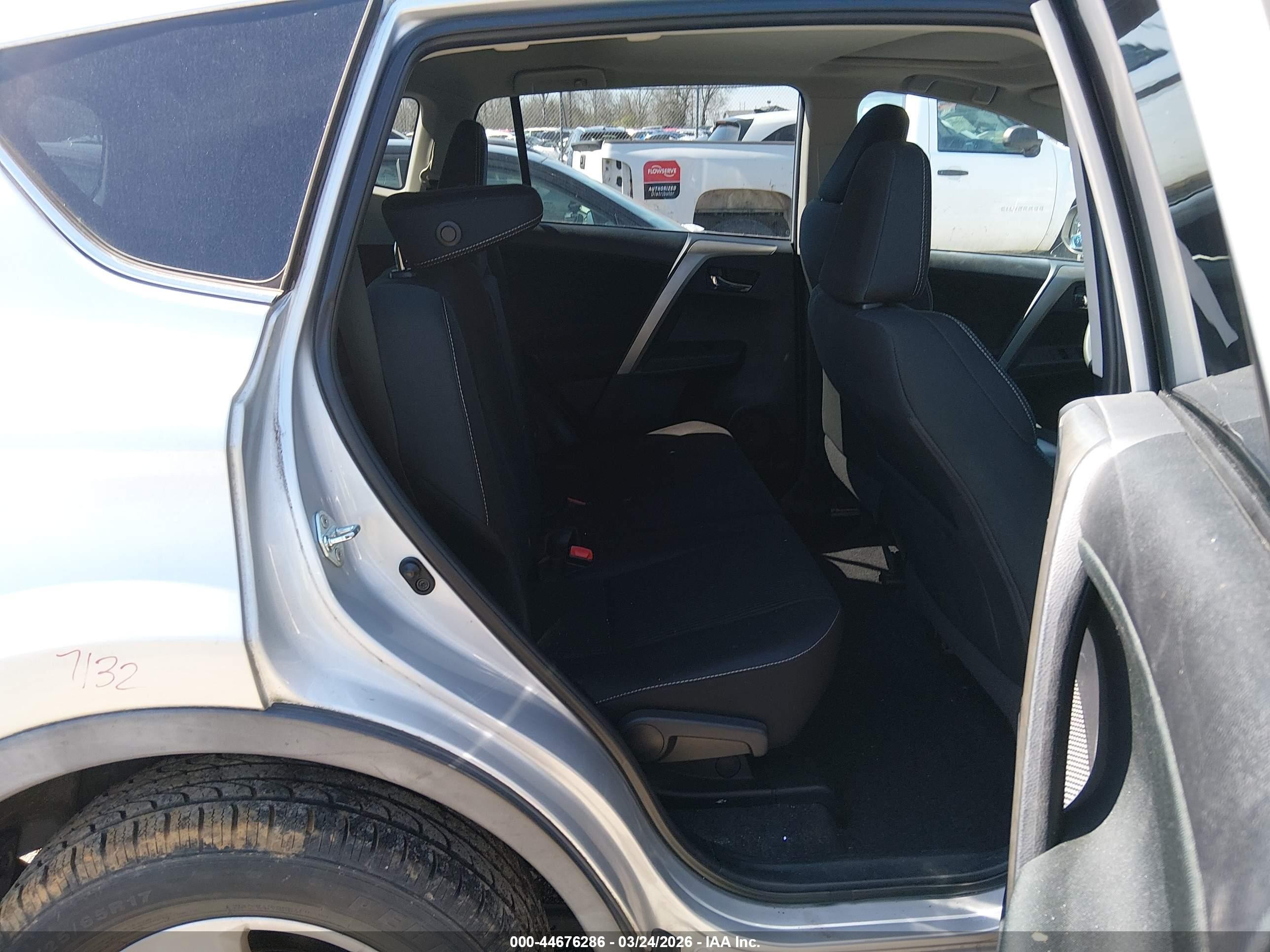 2014 Toyota Rav4 Xle Silver vin: 2T3WFREV0EW079383