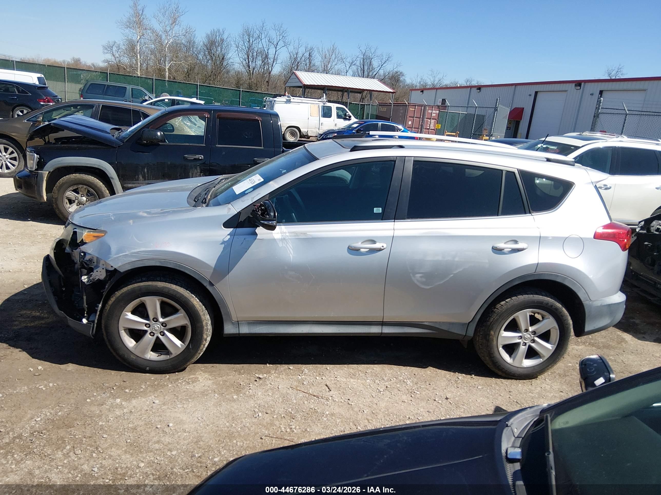2014 Toyota Rav4 Xle Silver vin: 2T3WFREV0EW079383