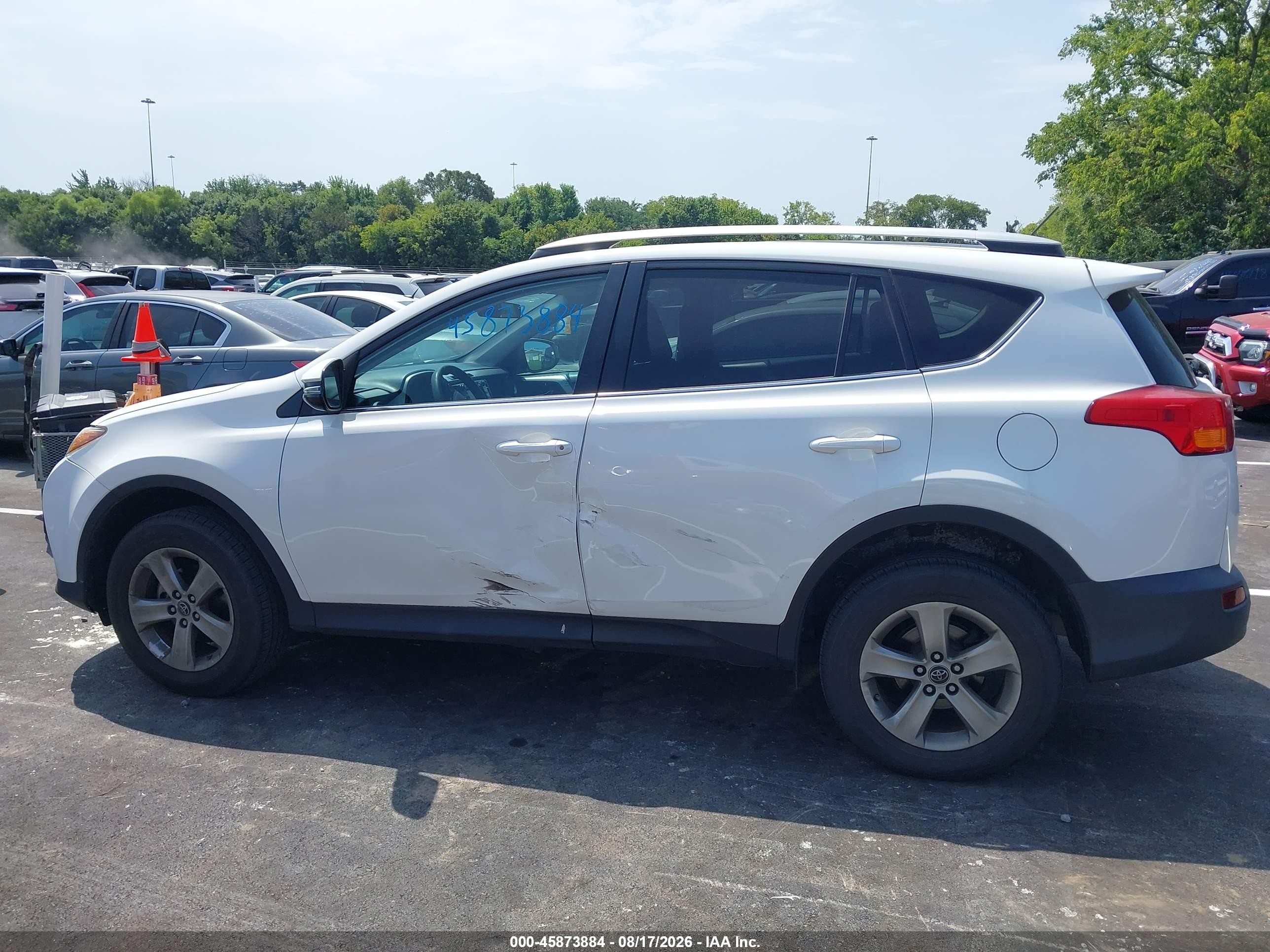 2015 Toyota Rav4 Xle Белый vin: 2T3WFREV0FW146047