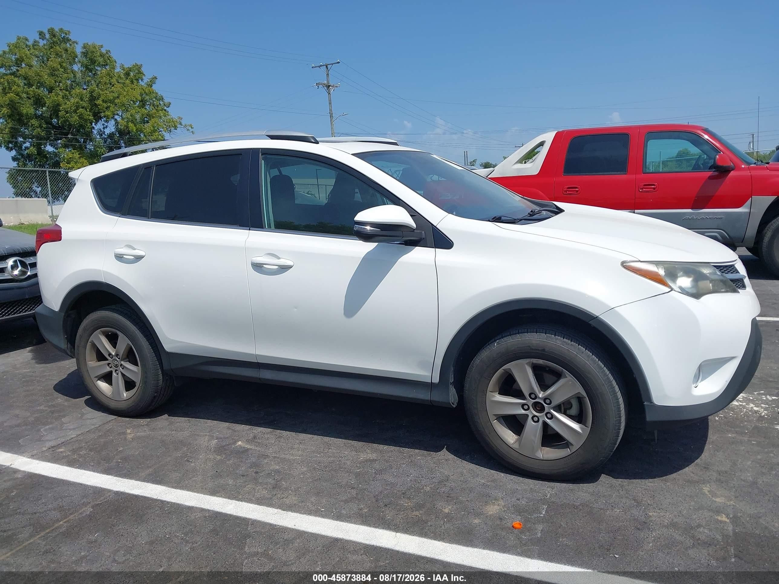2015 Toyota Rav4 Xle Белый vin: 2T3WFREV0FW146047