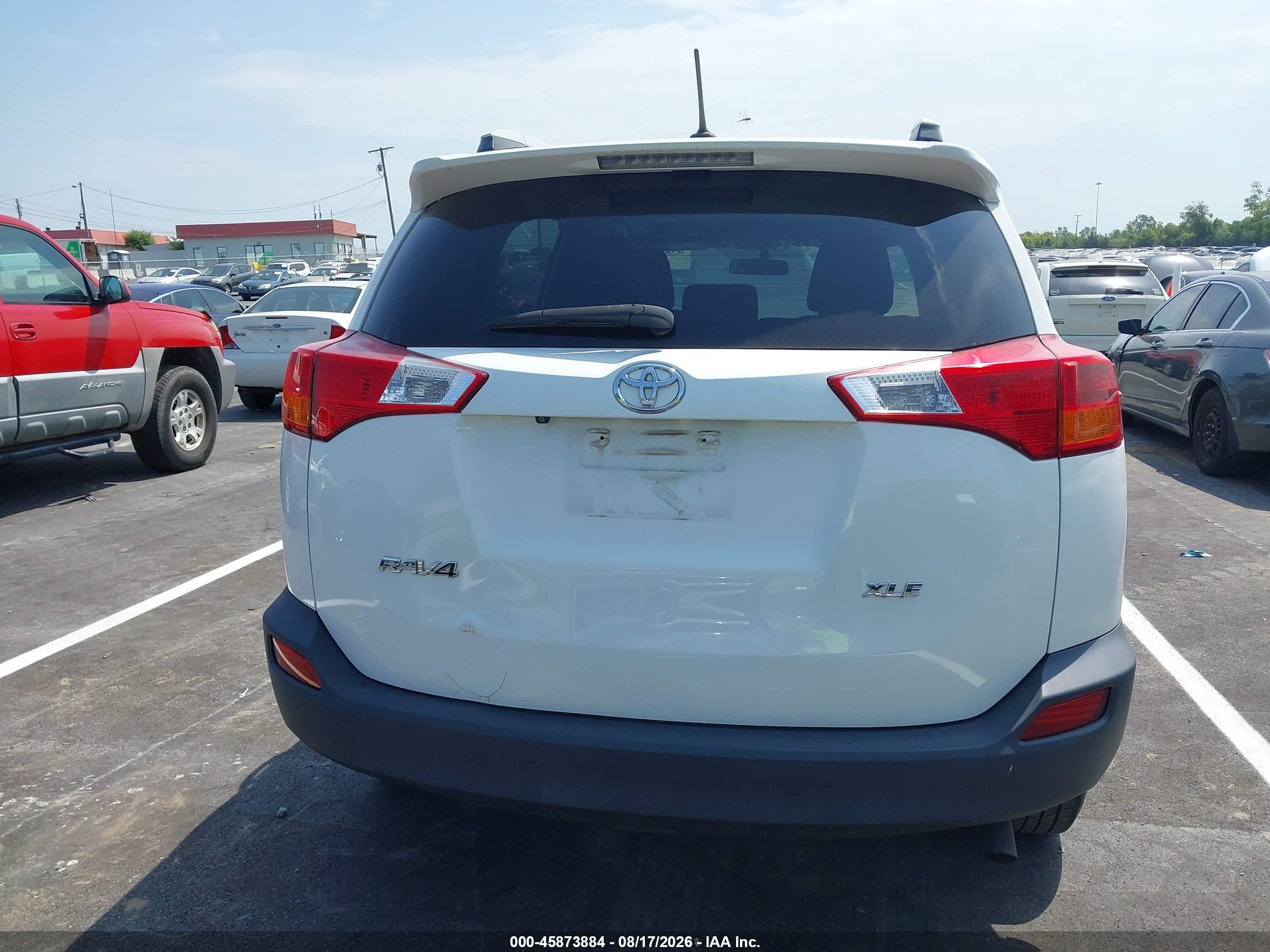 2015 Toyota Rav4 Xle Белый vin: 2T3WFREV0FW146047