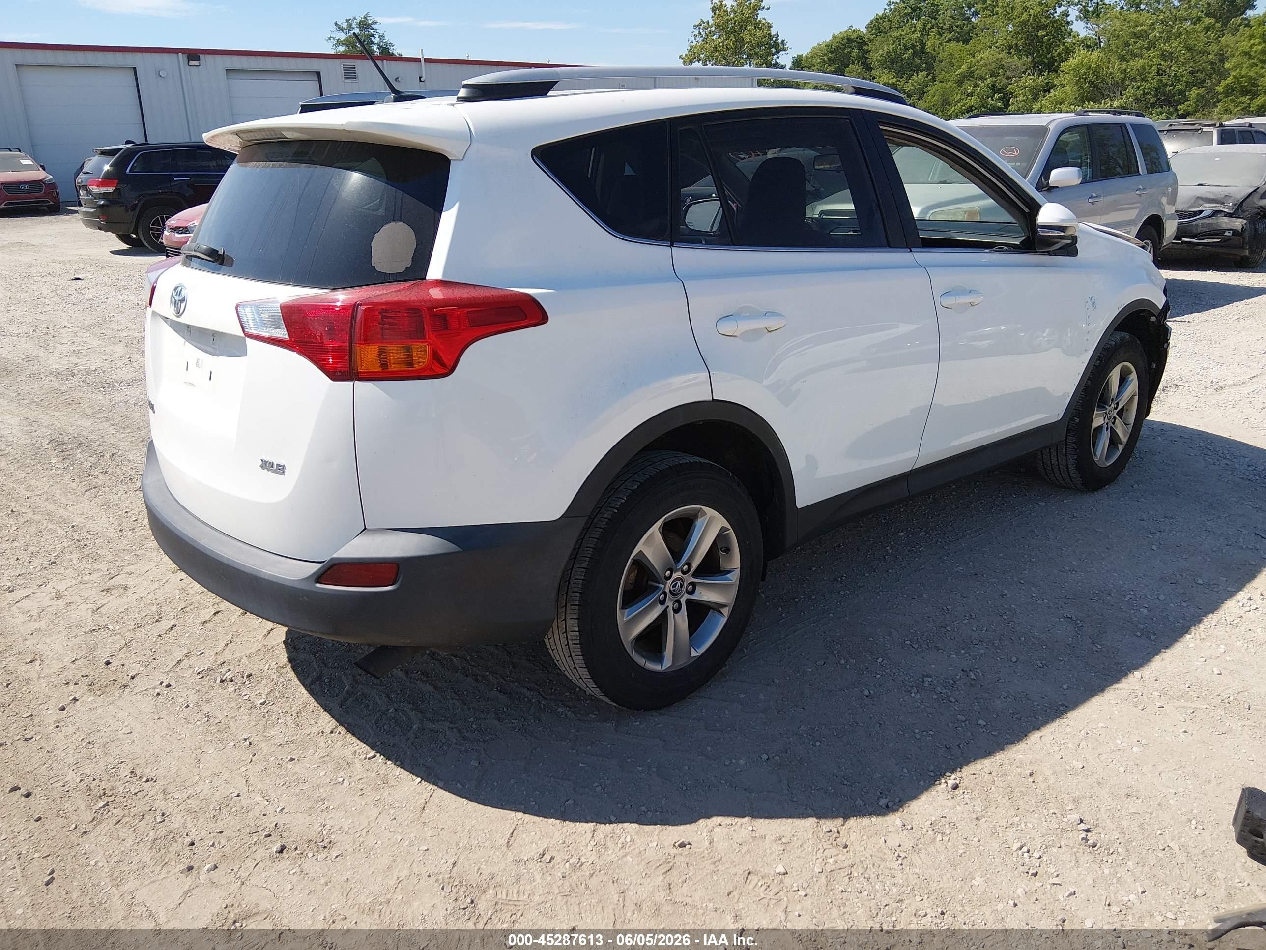2015 Toyota Rav4 Xle White vin: 2T3WFREV0FW150471