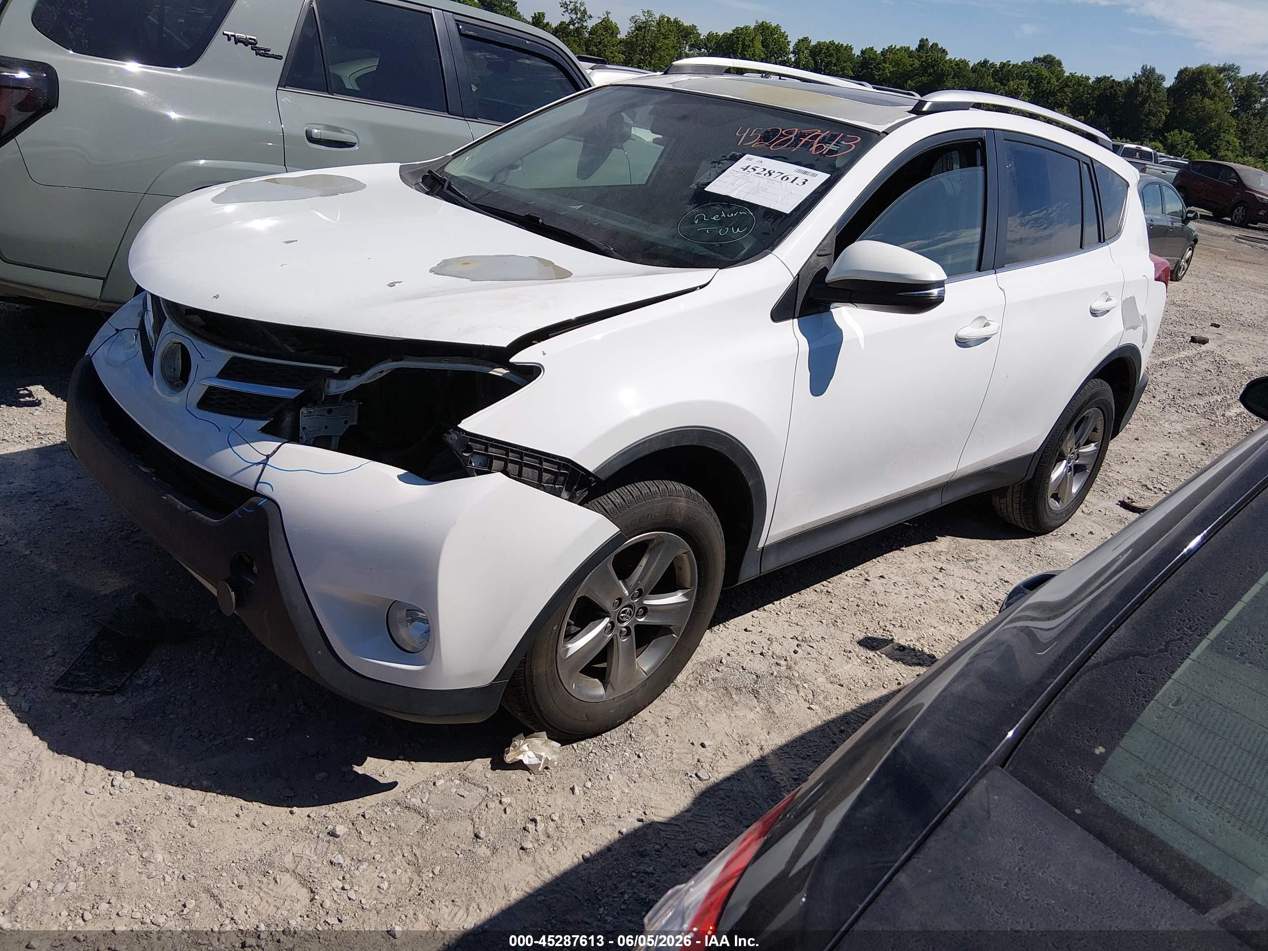 2015 Toyota Rav4 Xle White vin: 2T3WFREV0FW150471