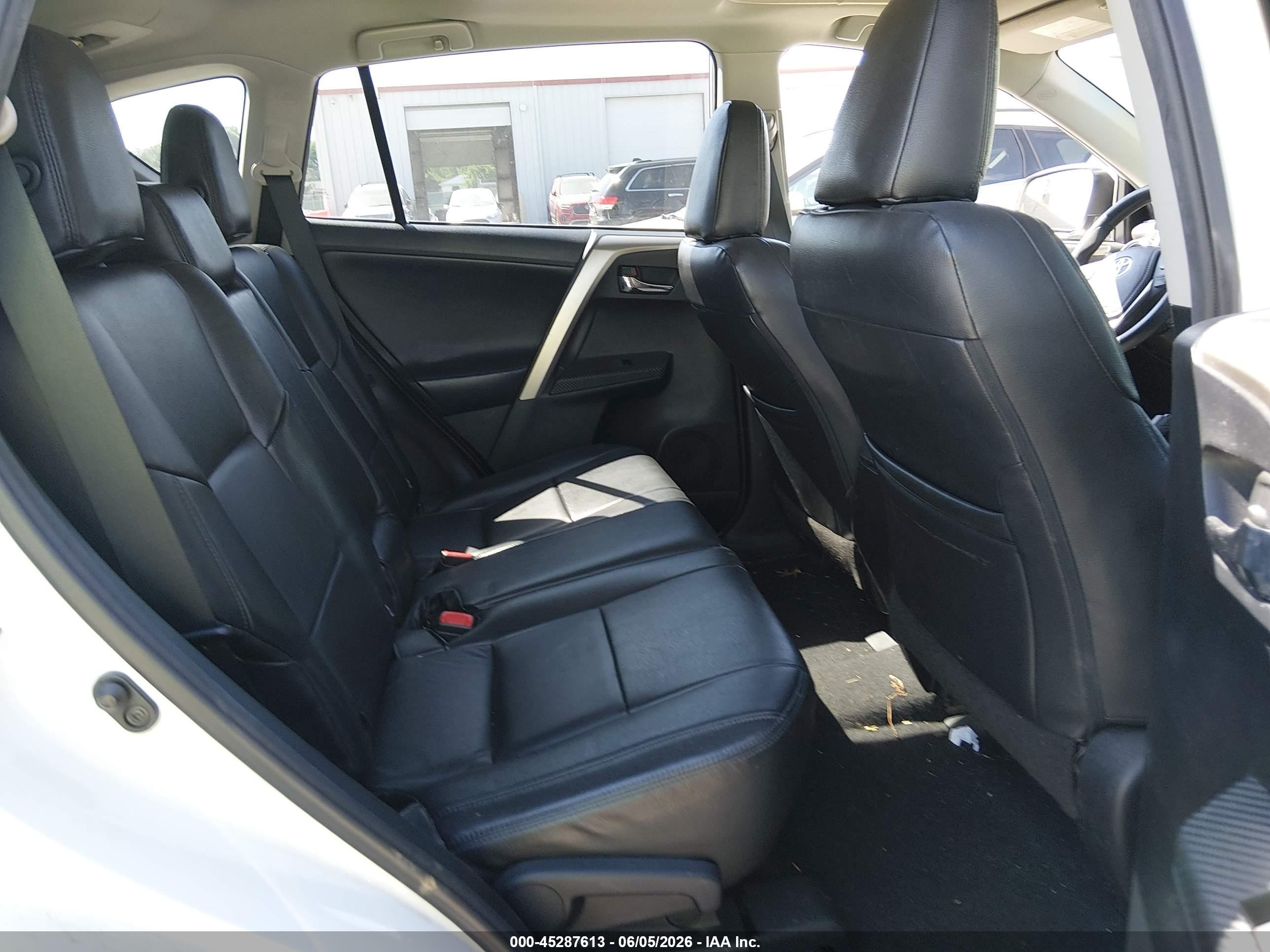 2015 Toyota Rav4 Xle White vin: 2T3WFREV0FW150471