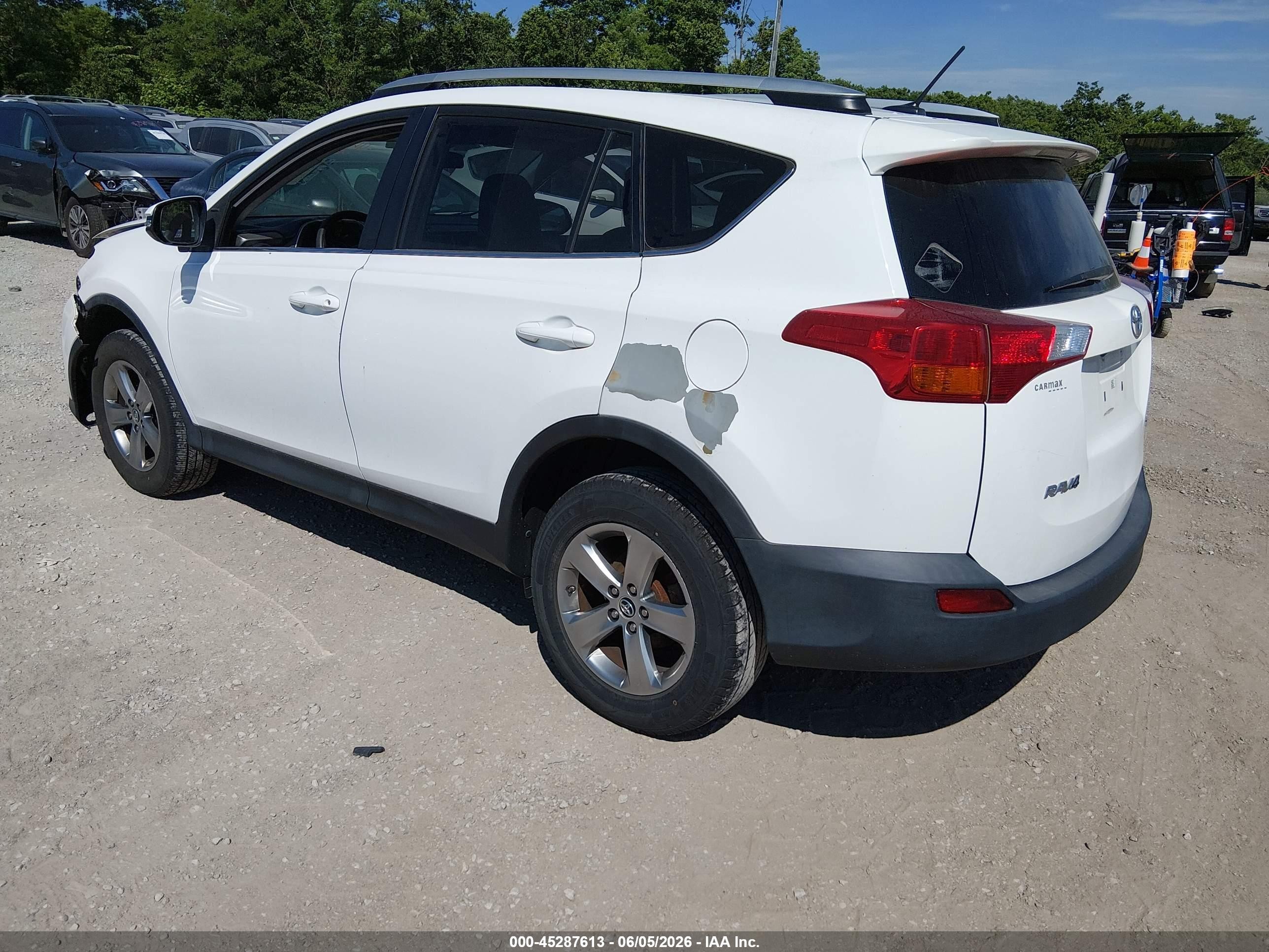 2015 Toyota Rav4 Xle White vin: 2T3WFREV0FW150471
