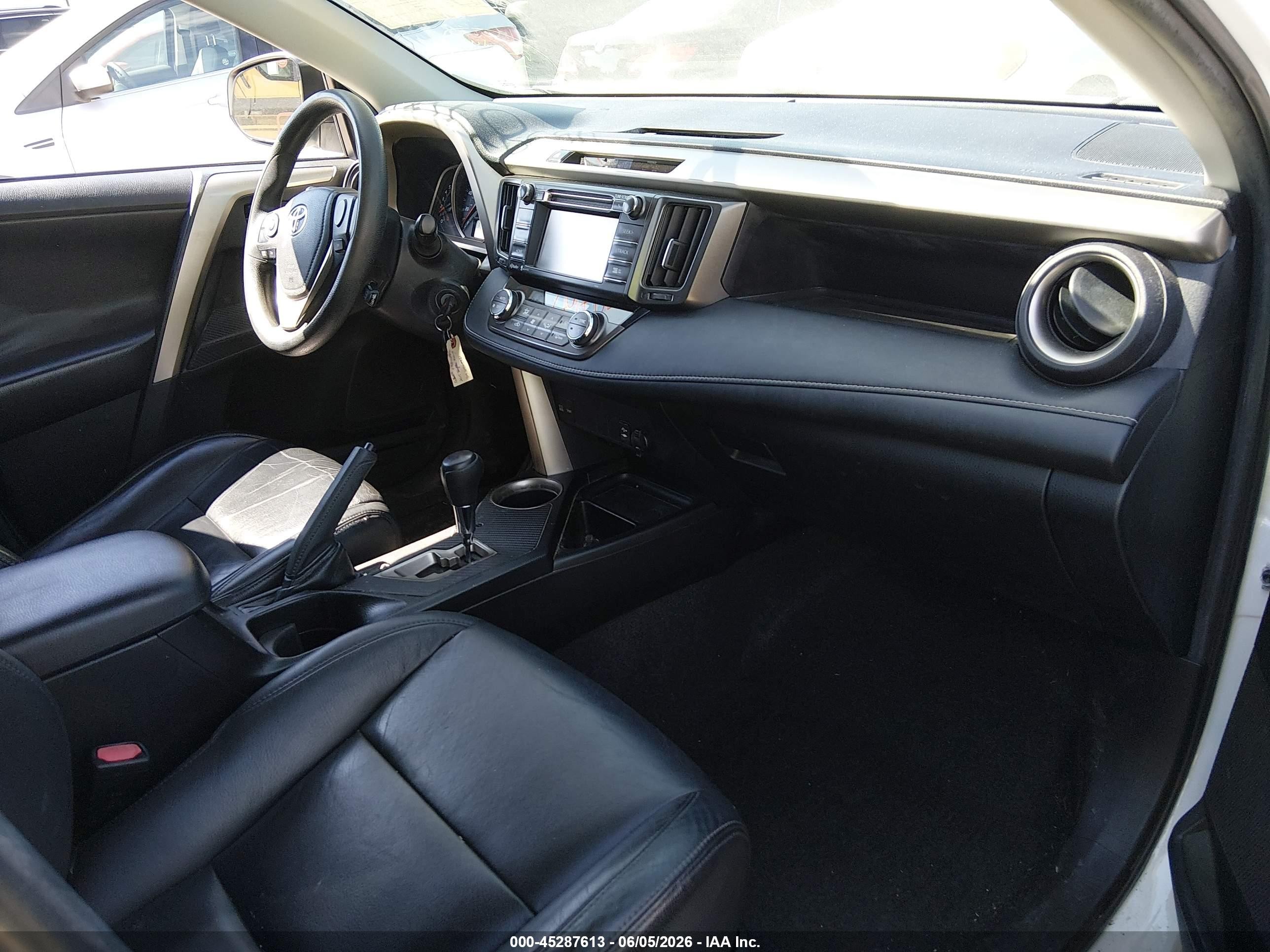 2015 Toyota Rav4 Xle White vin: 2T3WFREV0FW150471