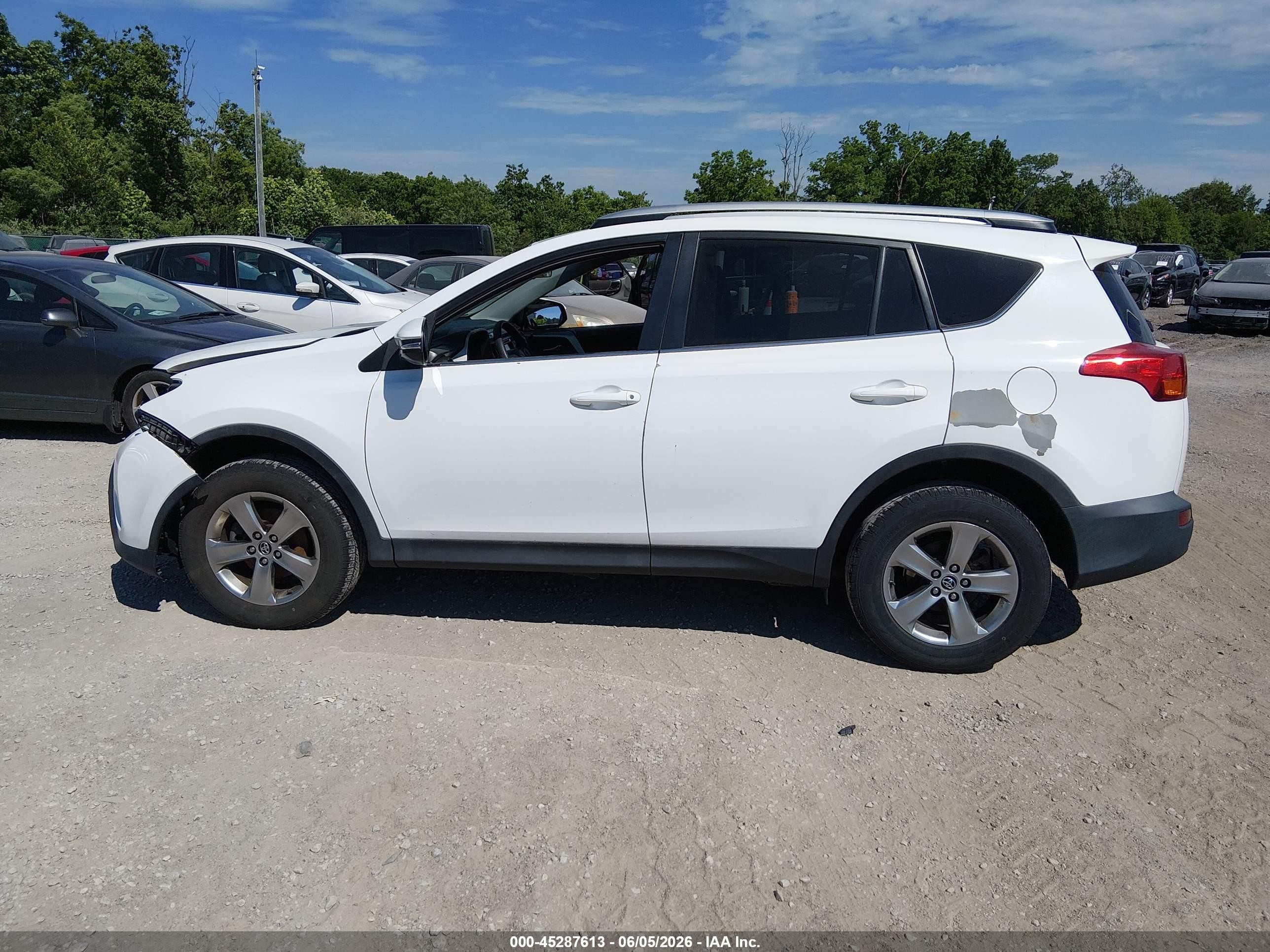 2015 Toyota Rav4 Xle White vin: 2T3WFREV0FW150471