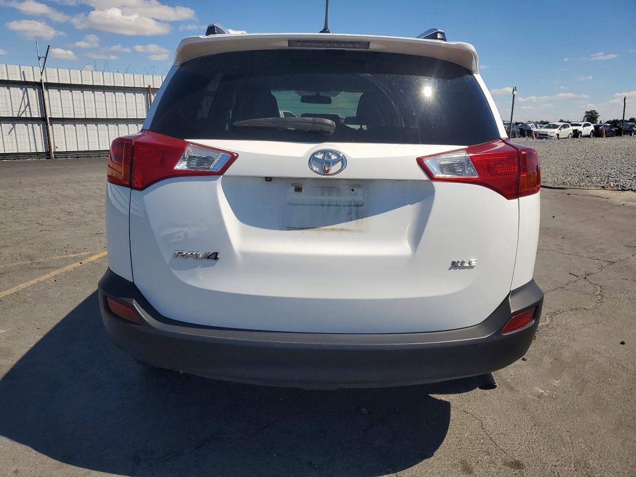2015 Toyota Rav4 Xle White vin: 2T3WFREV0FW160059