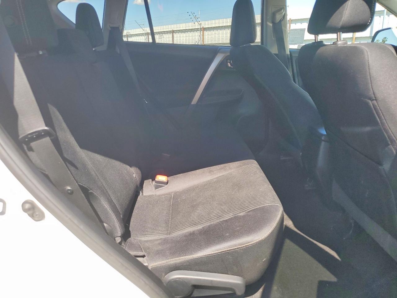 2015 Toyota Rav4 Xle White vin: 2T3WFREV0FW160059