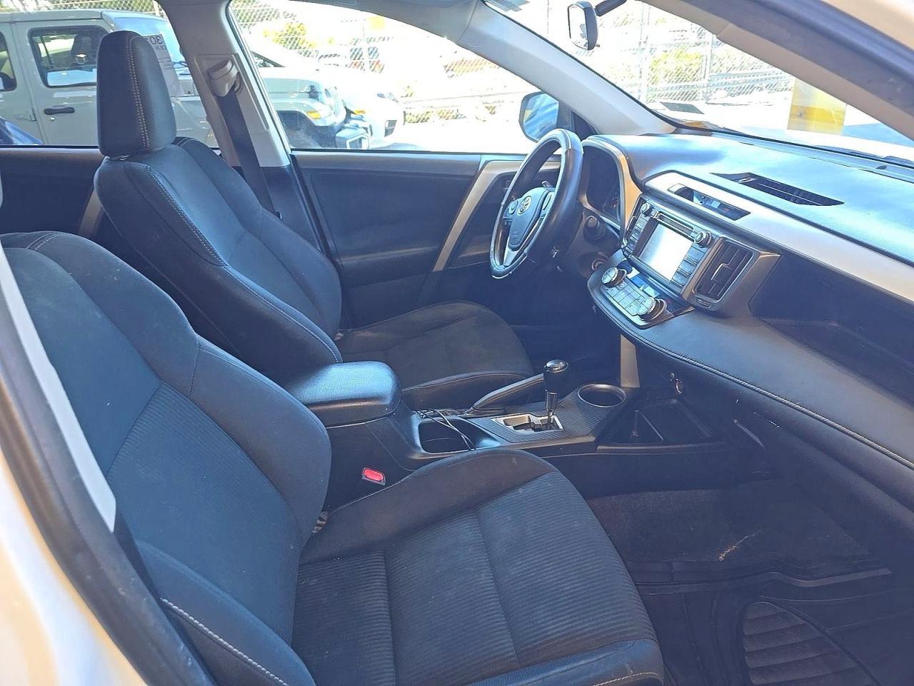 2015 Toyota Rav4 Xle Белый vin: 2T3WFREV0FW184149