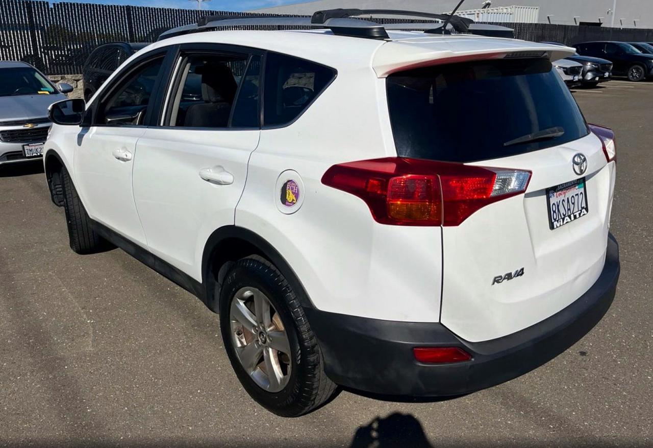 2015 Toyota Rav4 Xle White vin: 2T3WFREV0FW184149