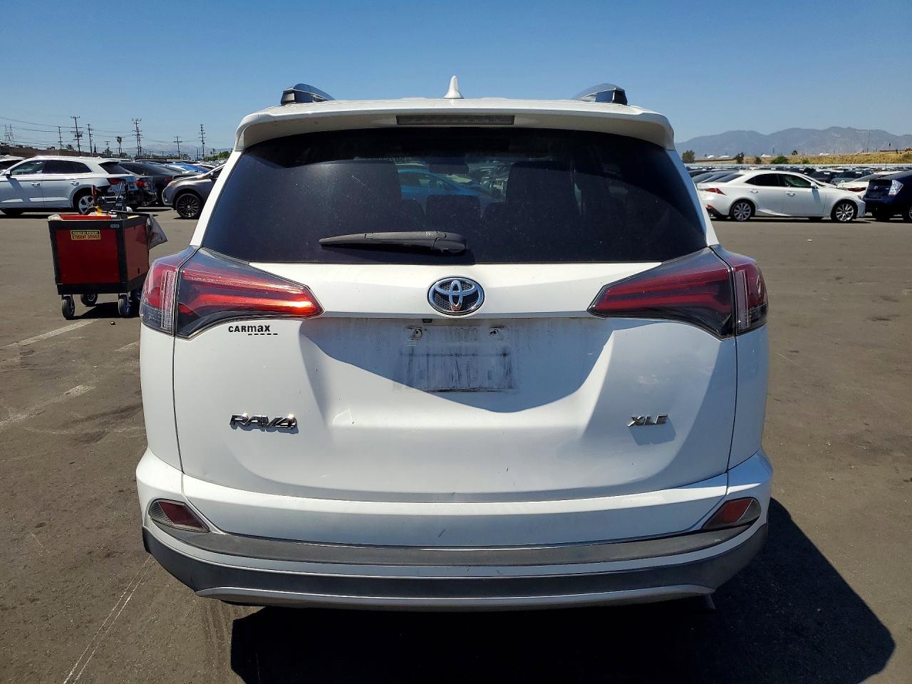 2018 Toyota Rav4 Xle White vin: 2T3WFREV0JW476327