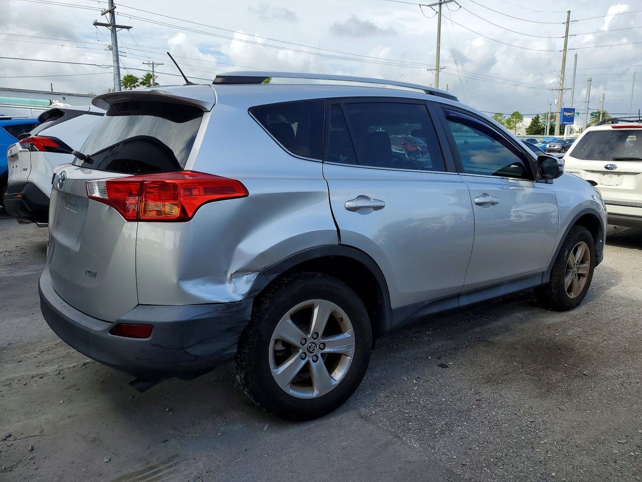 2015 Toyota Rav4 Xle Silver vin: 2T3WFREV1FW155128