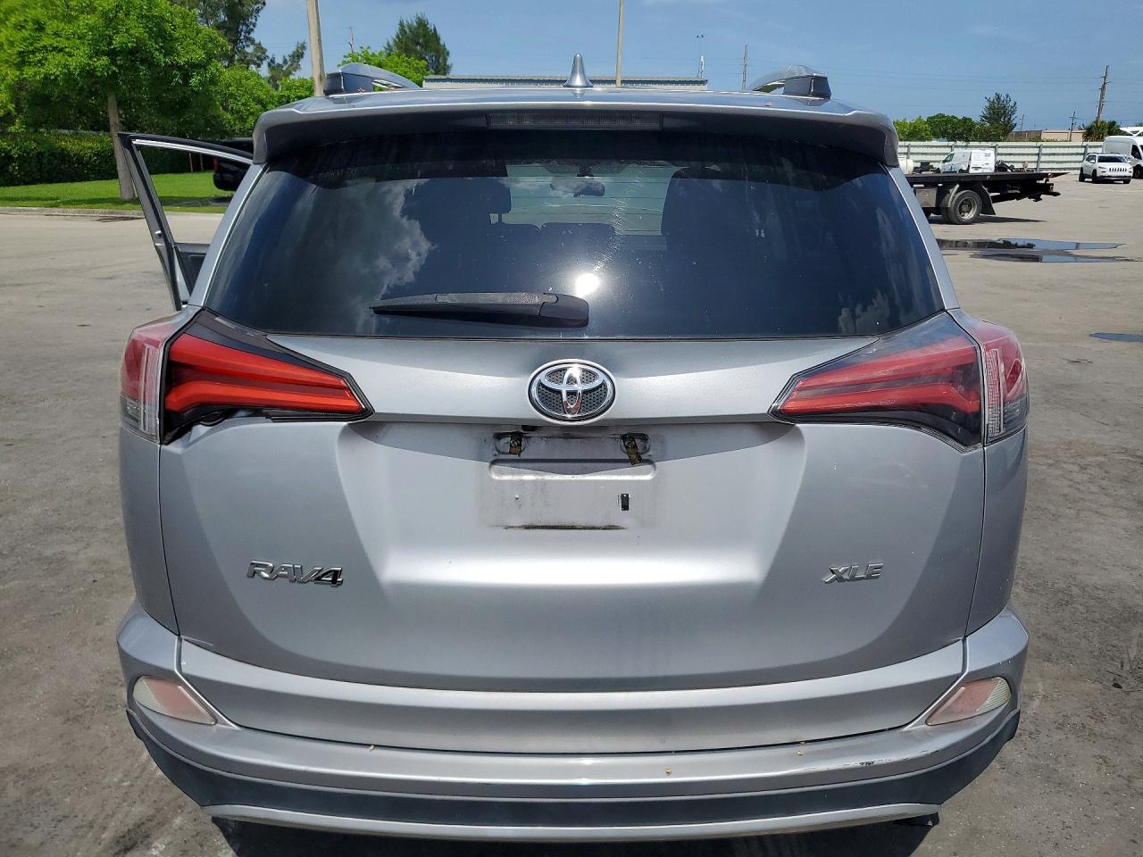 2016 Toyota Rav4 Xle Серебряный vin: 2T3WFREV1GW250175