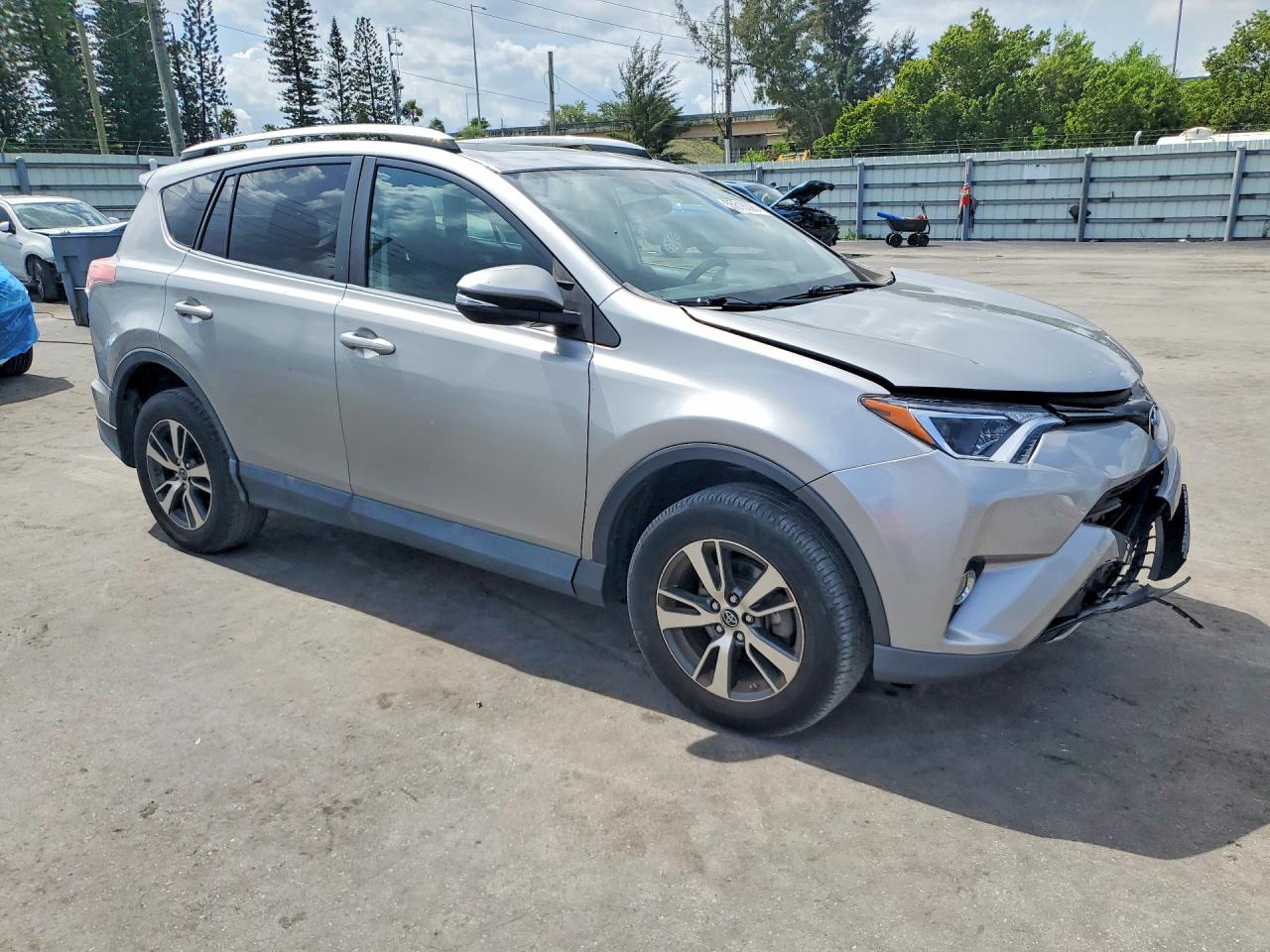 2016 Toyota Rav4 Xle Серебряный vin: 2T3WFREV1GW250175