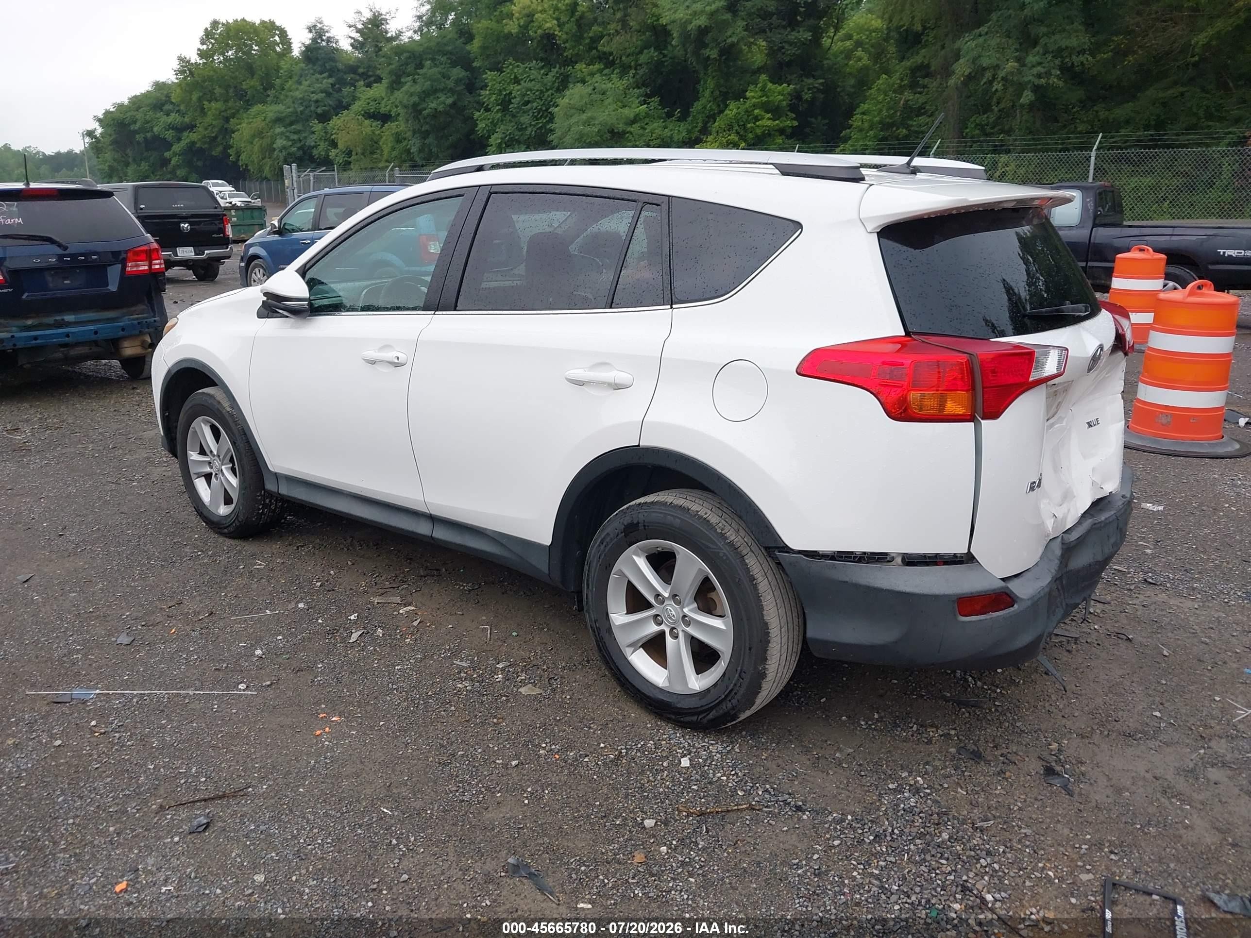 2014 Toyota Rav4 Xle White vin: 2T3WFREV2EW114280