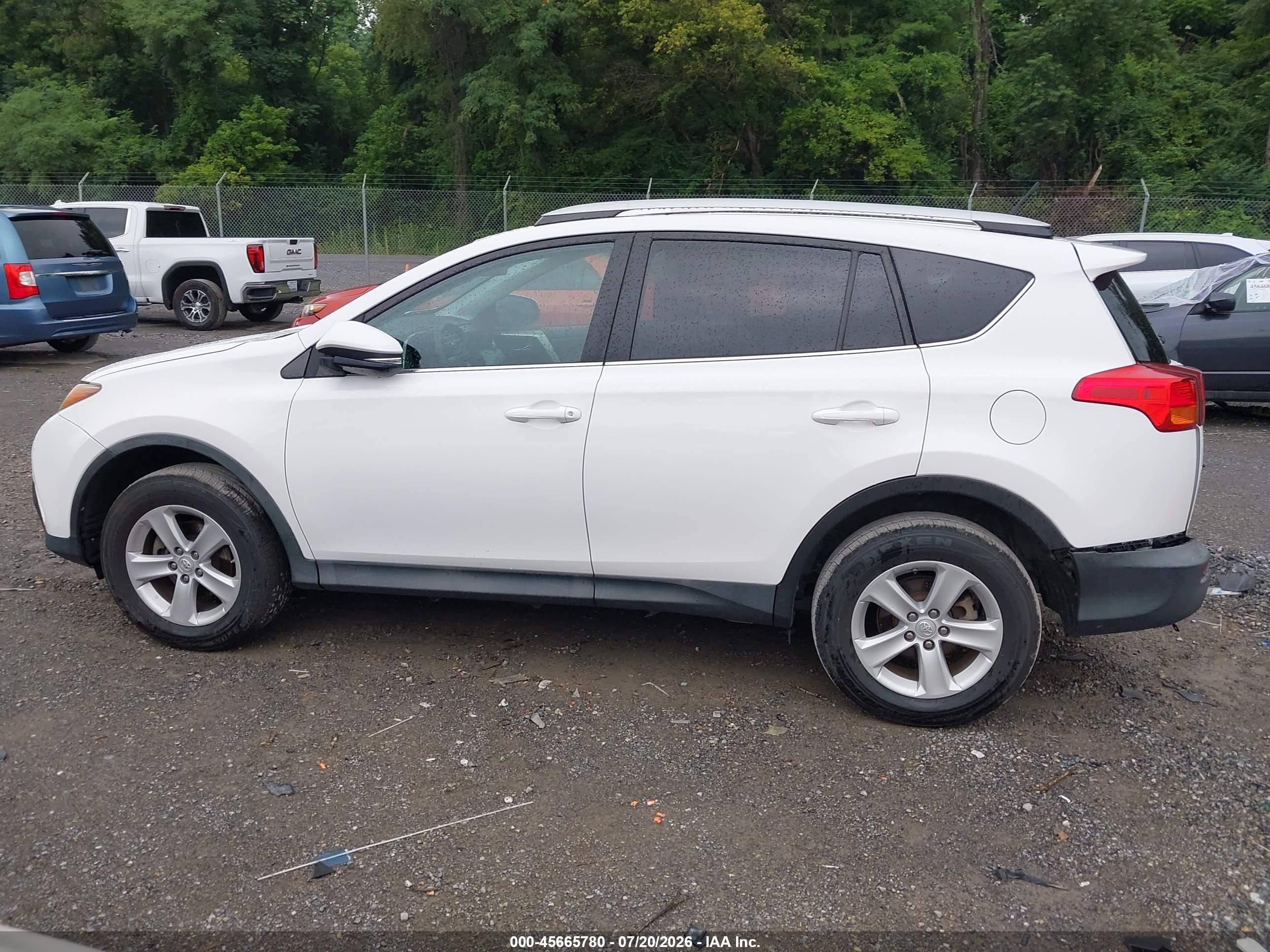 2014 Toyota Rav4 Xle White vin: 2T3WFREV2EW114280