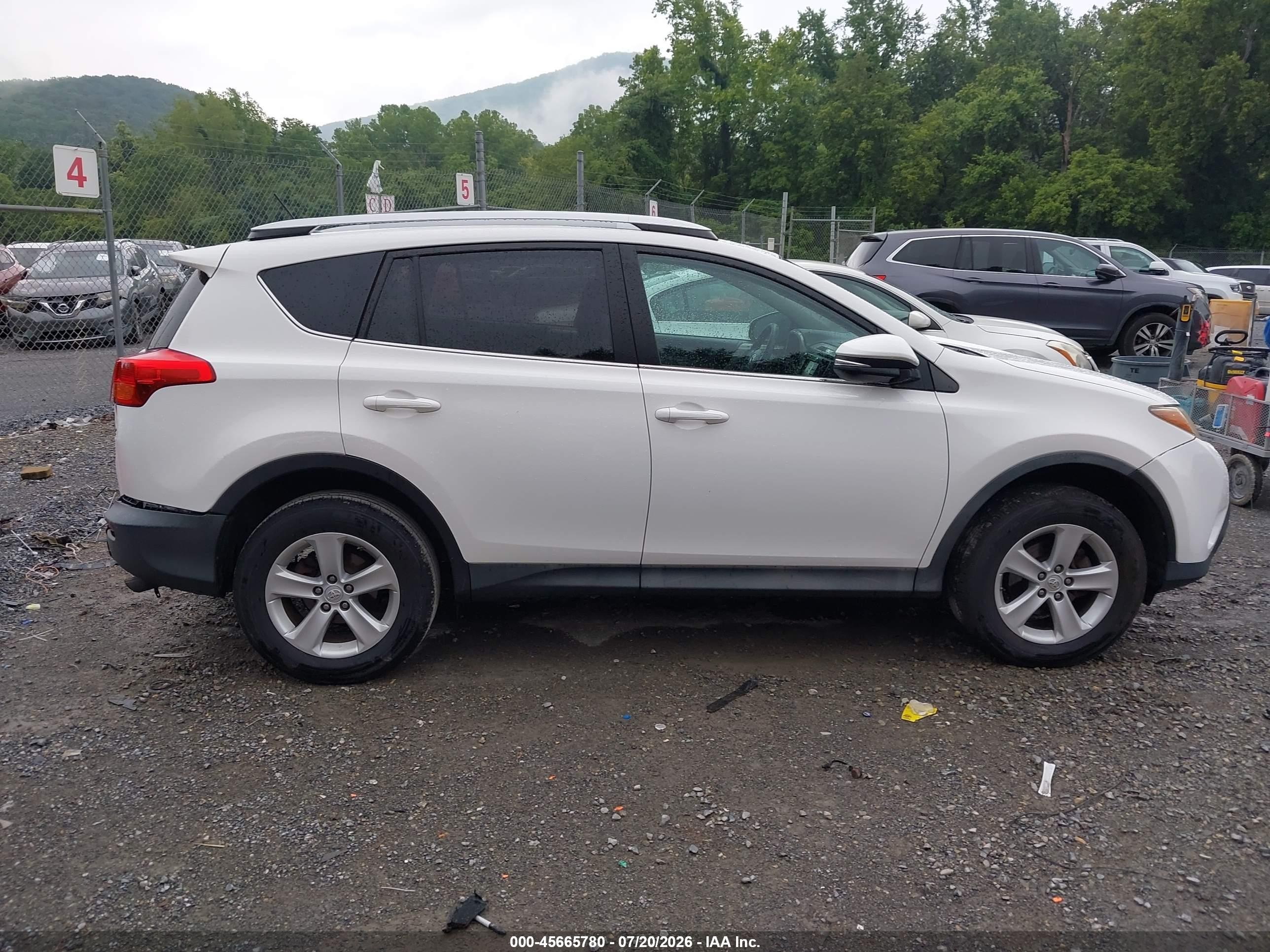 2014 Toyota Rav4 Xle White vin: 2T3WFREV2EW114280