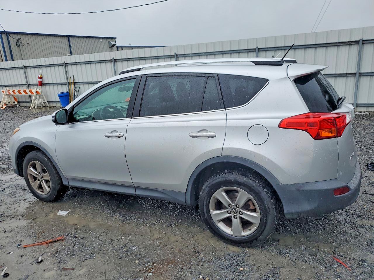 2015 Toyota Rav4 Xle Silver vin: 2T3WFREV2FW192043