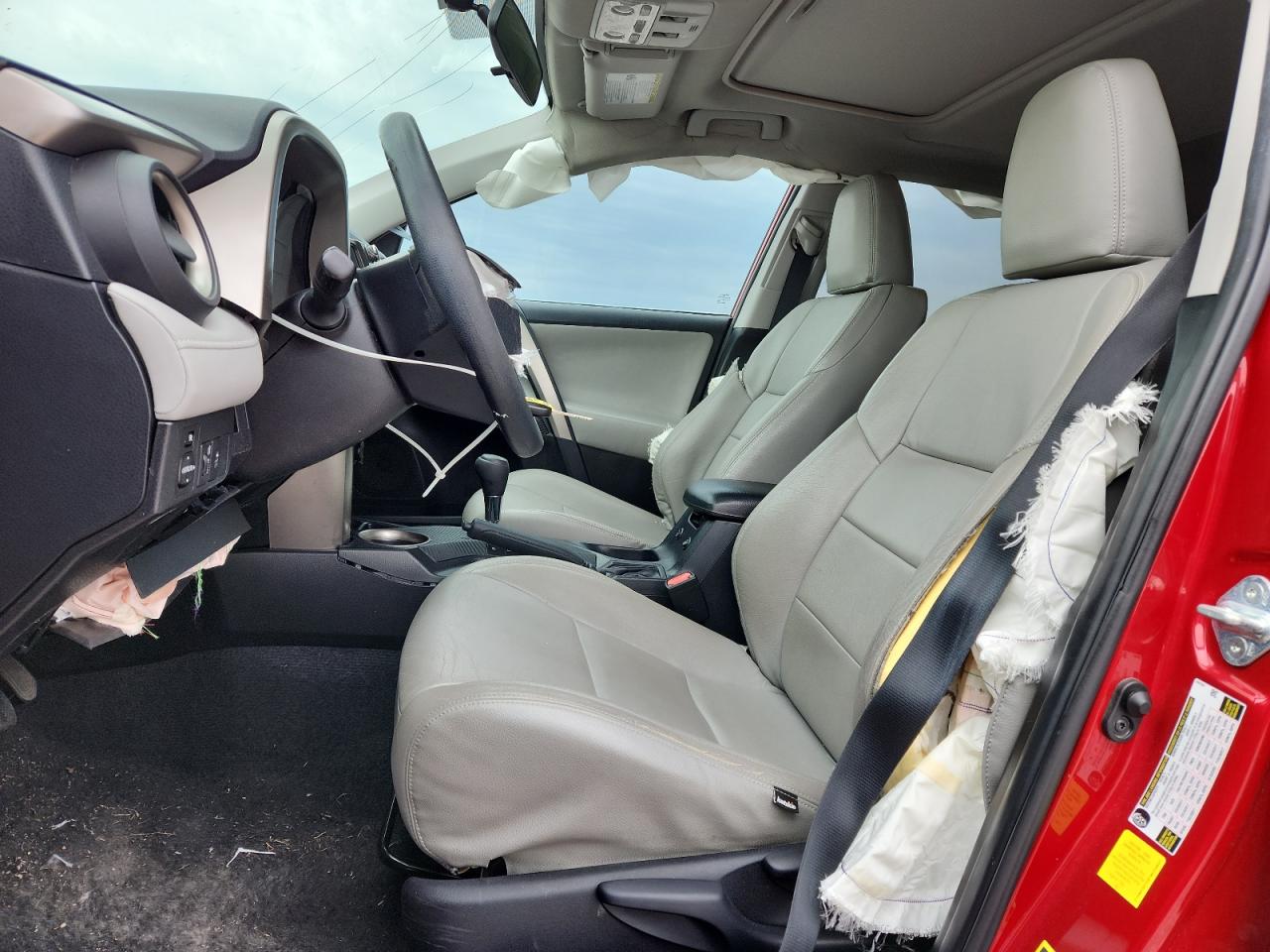 2015 Toyota Rav4 Red vin: 2T3WFREV2FW224697
