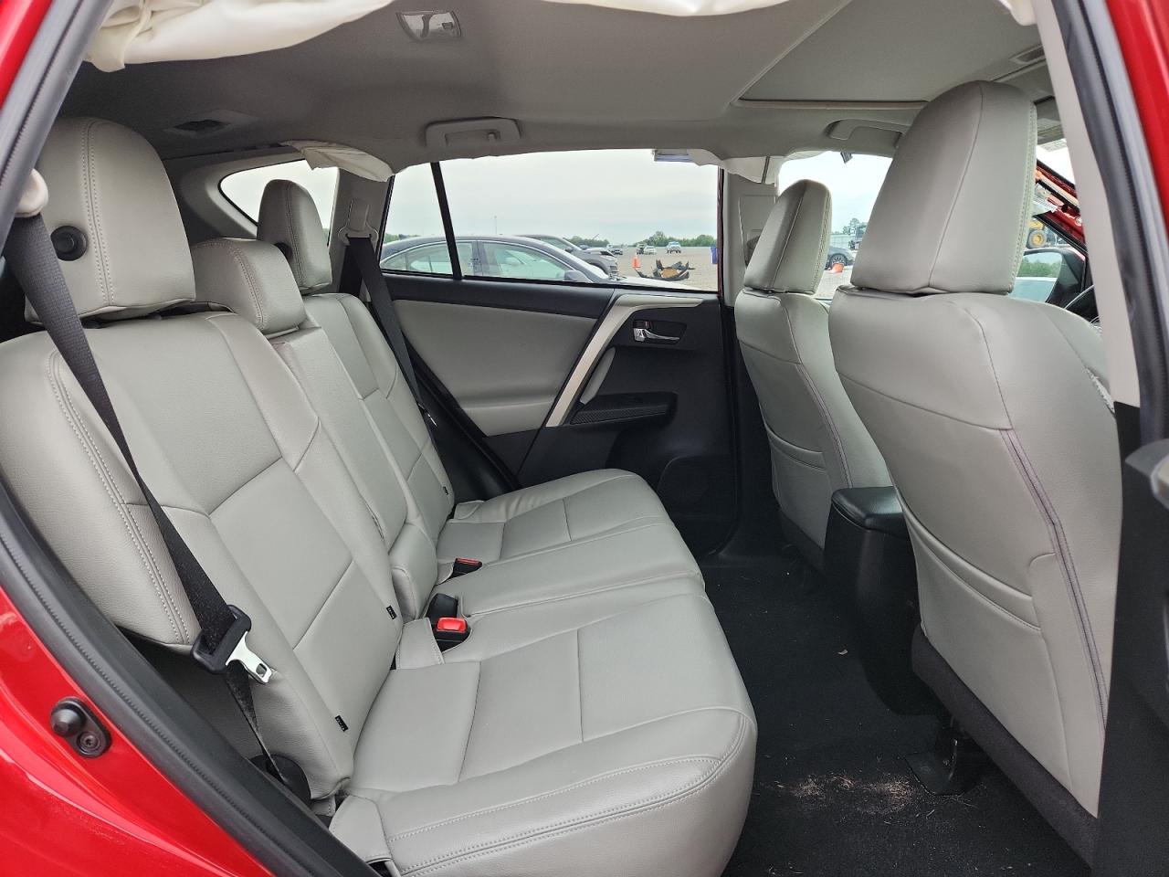 2015 Toyota Rav4 Red vin: 2T3WFREV2FW224697