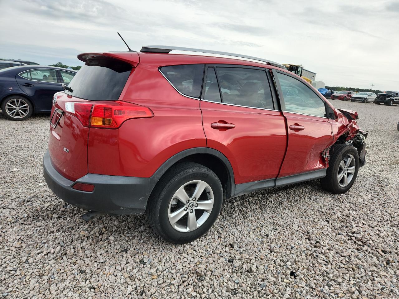 2015 Toyota Rav4 Red vin: 2T3WFREV2FW224697