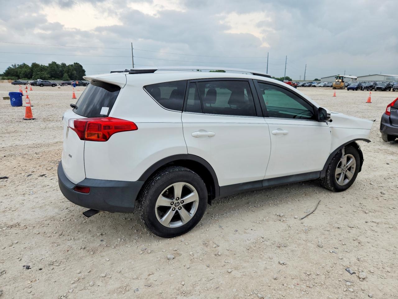 2015 Toyota Rav4 Xle White vin: 2T3WFREV2FW230676