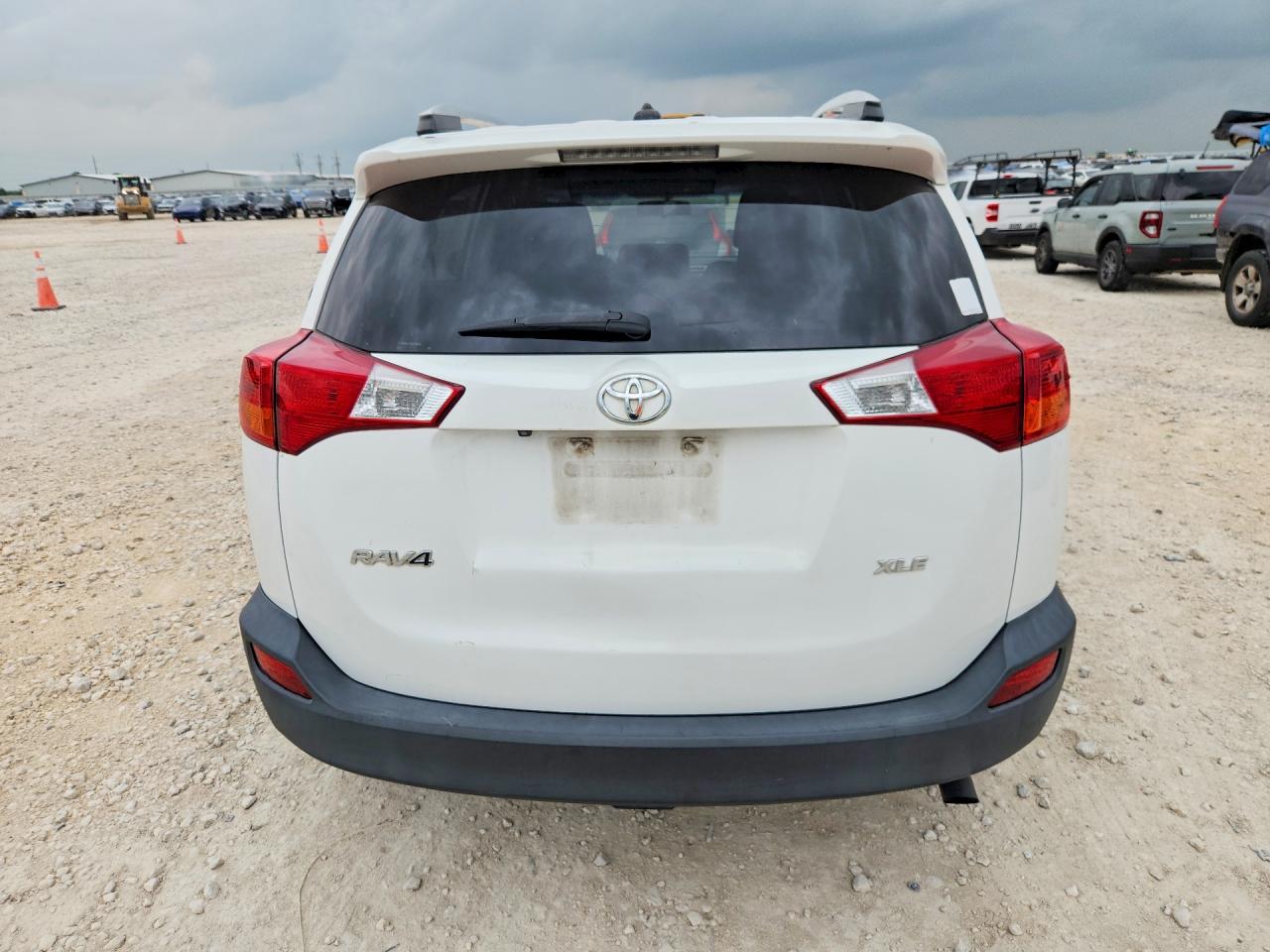 2015 Toyota Rav4 Xle White vin: 2T3WFREV2FW230676
