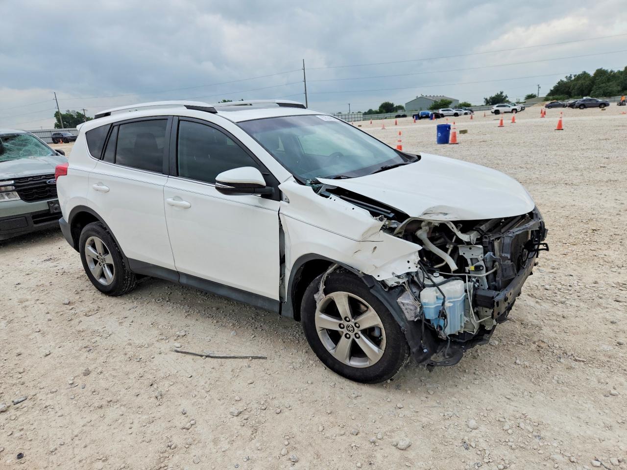 2015 Toyota Rav4 Xle White vin: 2T3WFREV2FW230676