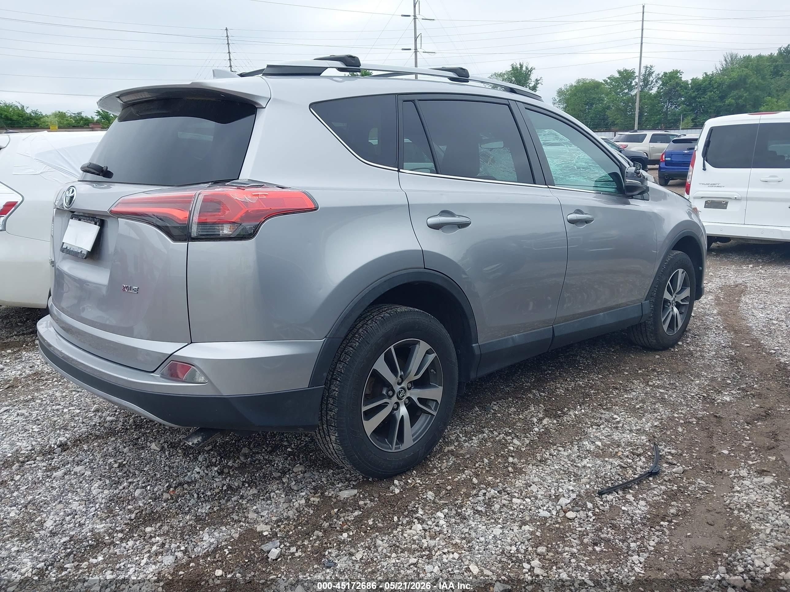 2018 Toyota Rav4 Xle Silver vin: 2T3WFREV2JW414184